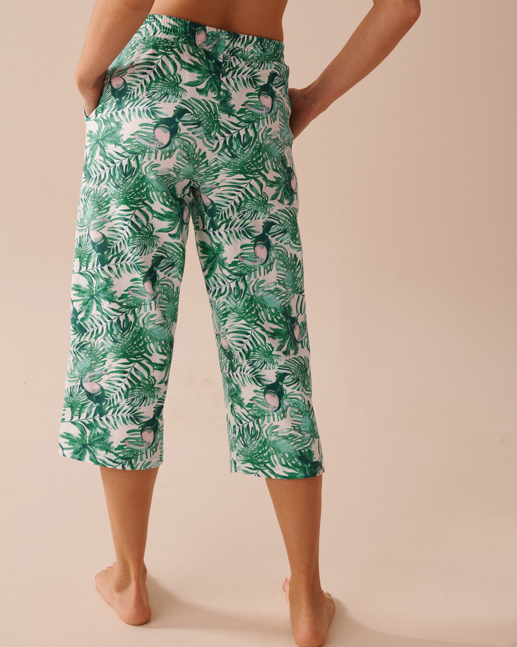 LA VIE EN ROSE Tropical Print Cotton Straight Leg Capris Tropical Toucan 40200575 - View2