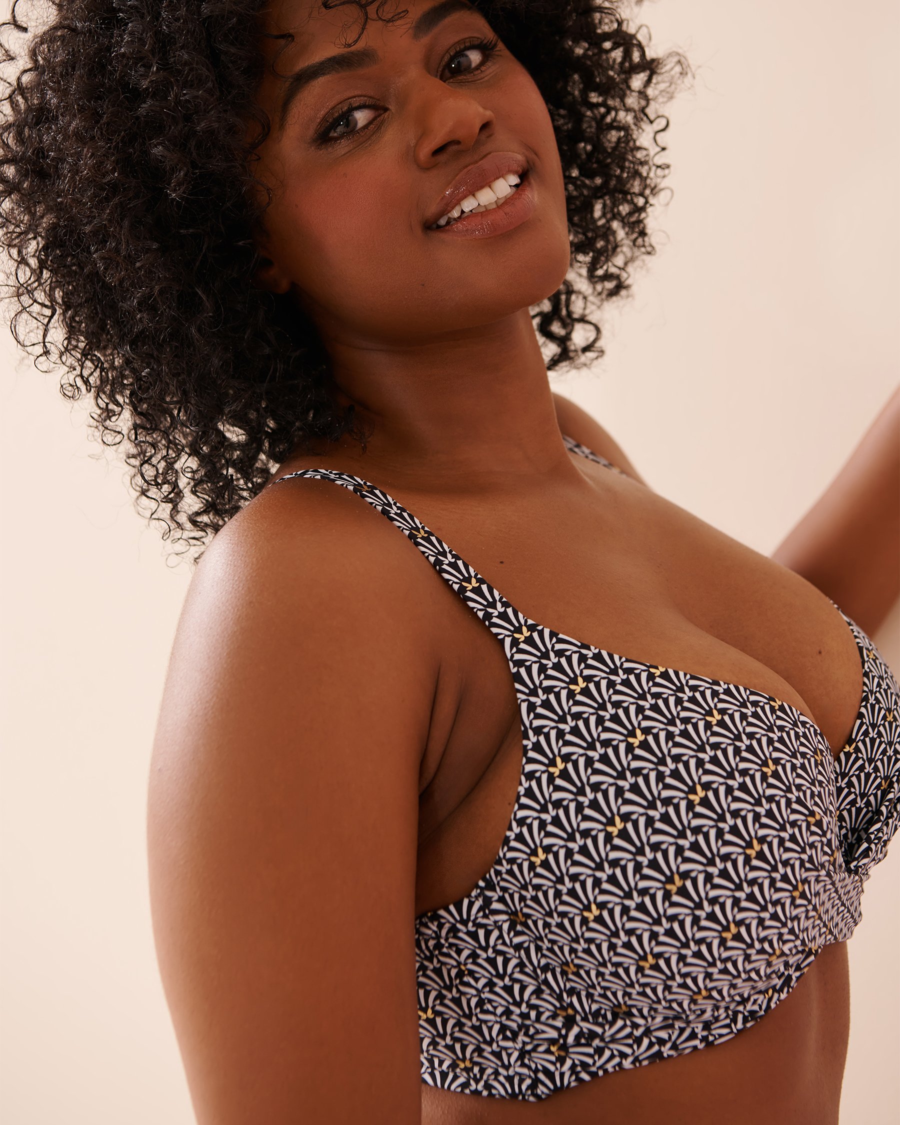 LA VIE EN ROSE AQUA BLACK TILE D Cup Plunge Bikini Top Black Tile 70100600 - View4