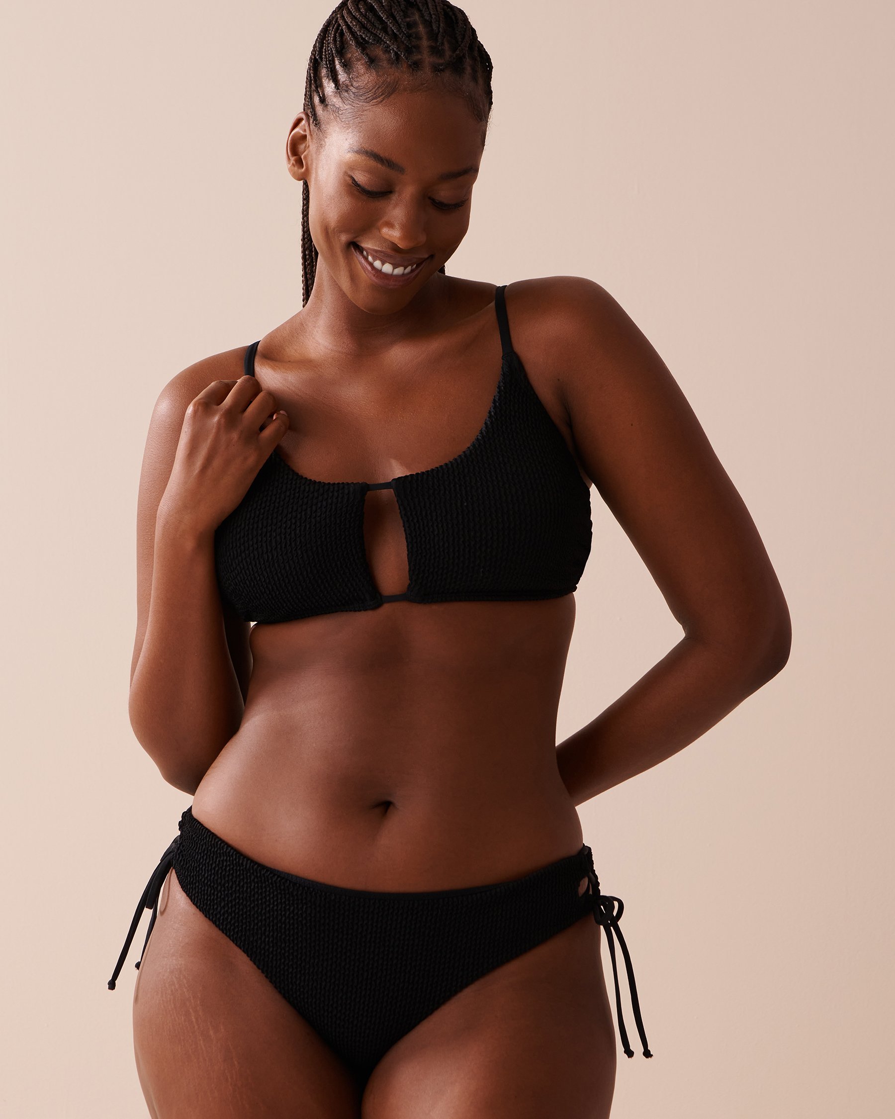 LA VIE EN ROSE AQUA Haut de bikini bralette découpe à l'avant texturé Noir 70100606 - Voir4
