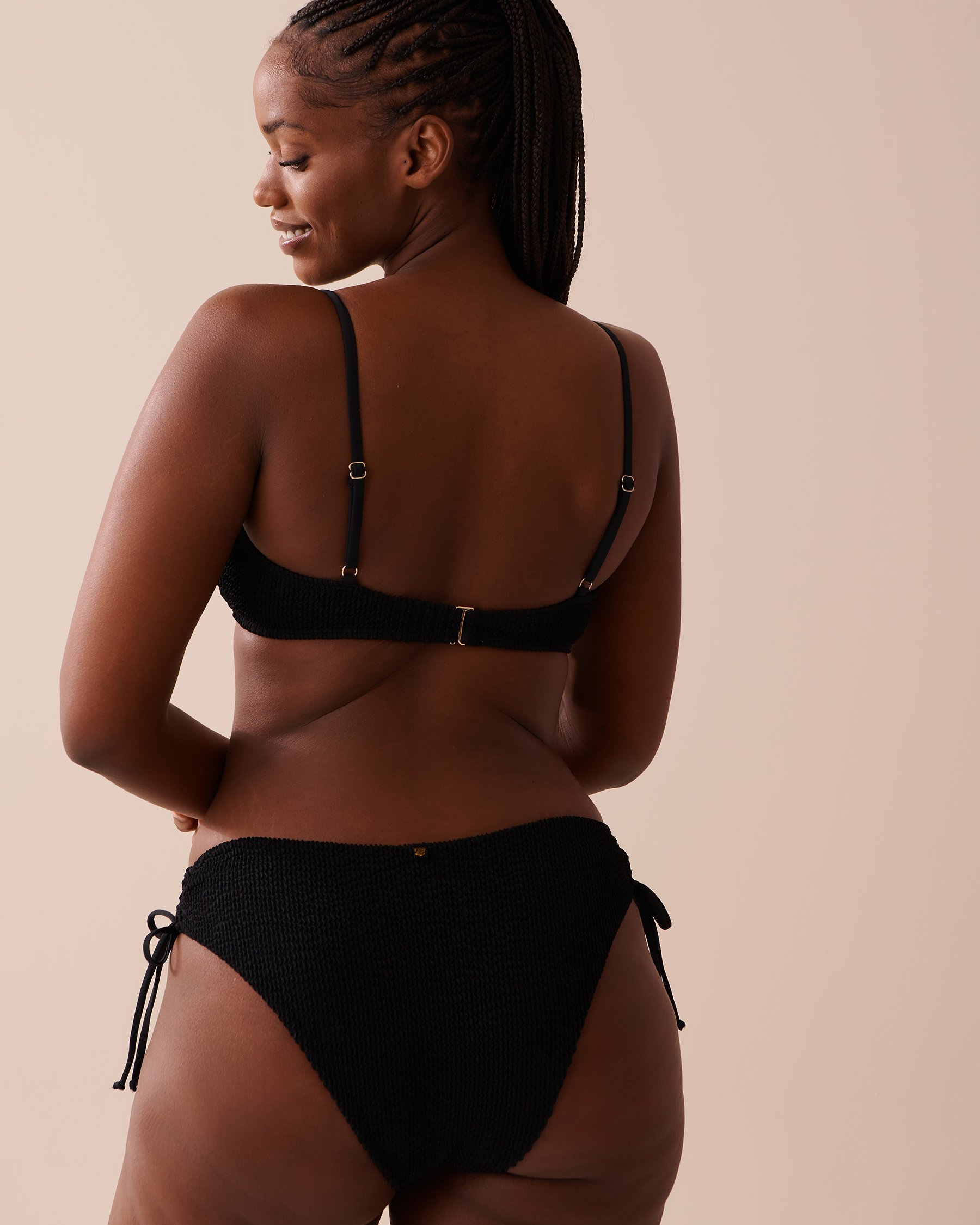 LA VIE EN ROSE AQUA Haut de bikini bralette découpe à l'avant texturé Noir 70100606 - Voir5