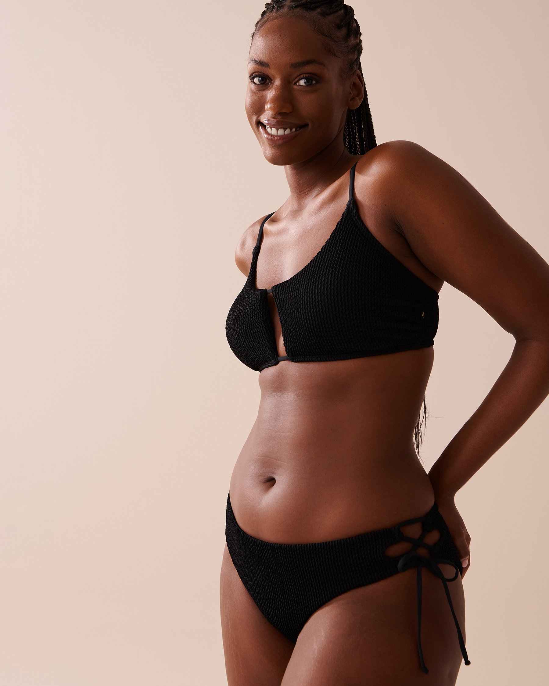 LA VIE EN ROSE AQUA Haut de bikini bralette découpe à l'avant texturé Noir 70100606 - Voir6