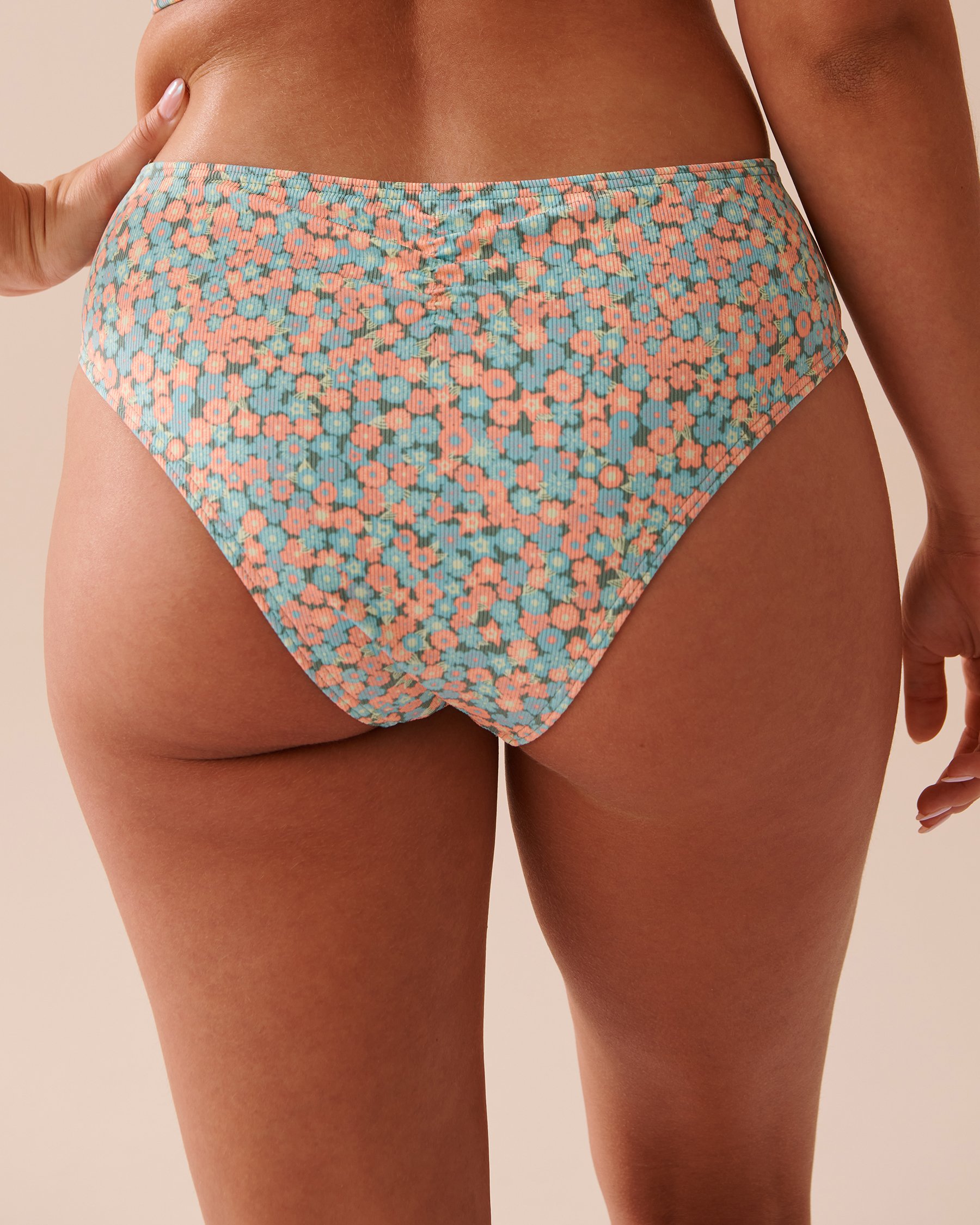 LA VIE EN ROSE AQUA Bas de bikini cheeky taille mi-haute en fibres recyclées FLORAL Cocktail floral 70300561 - Voir2
