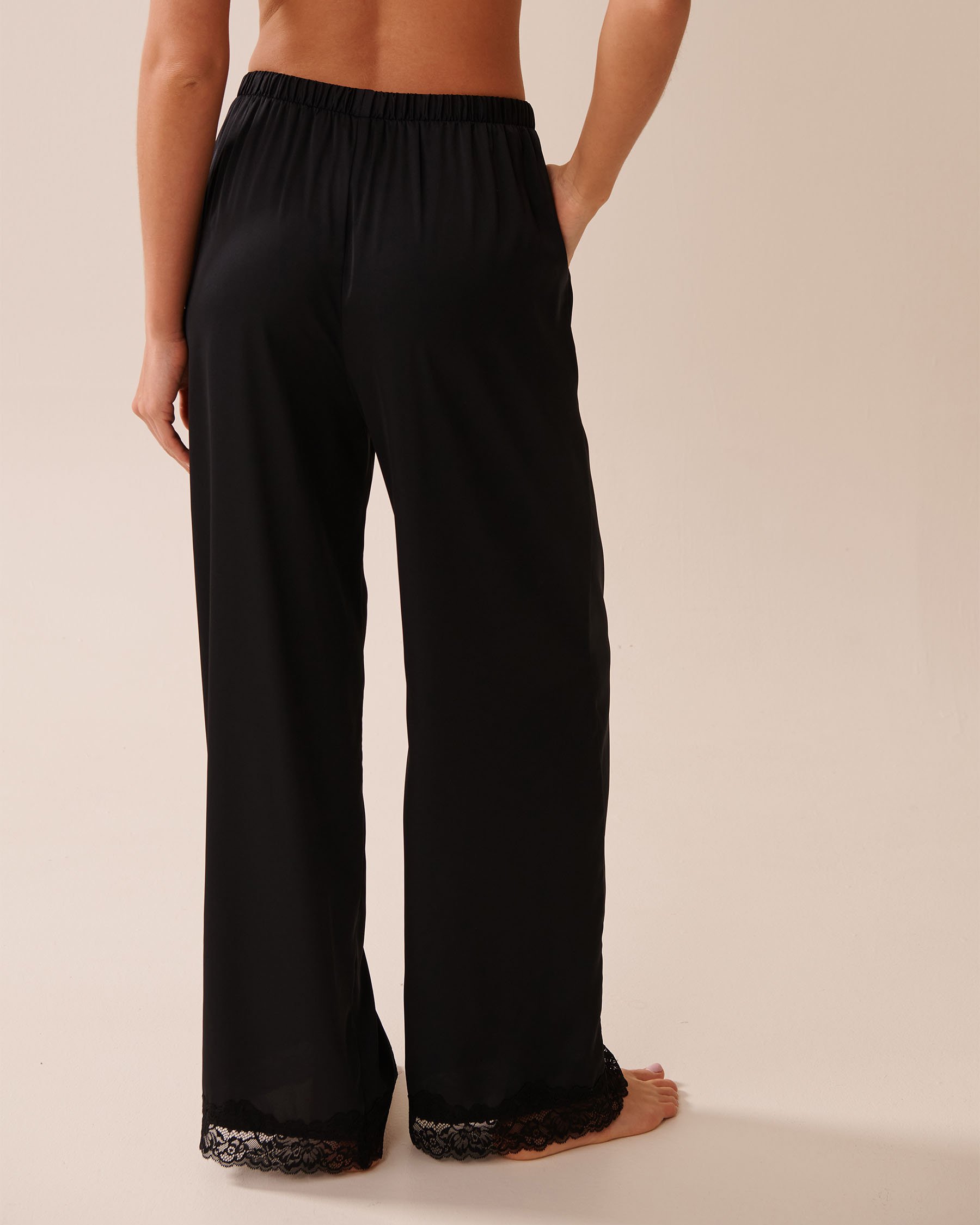LA VIE EN ROSE Satin and Lace Trim Pants Black 60200137 - View3