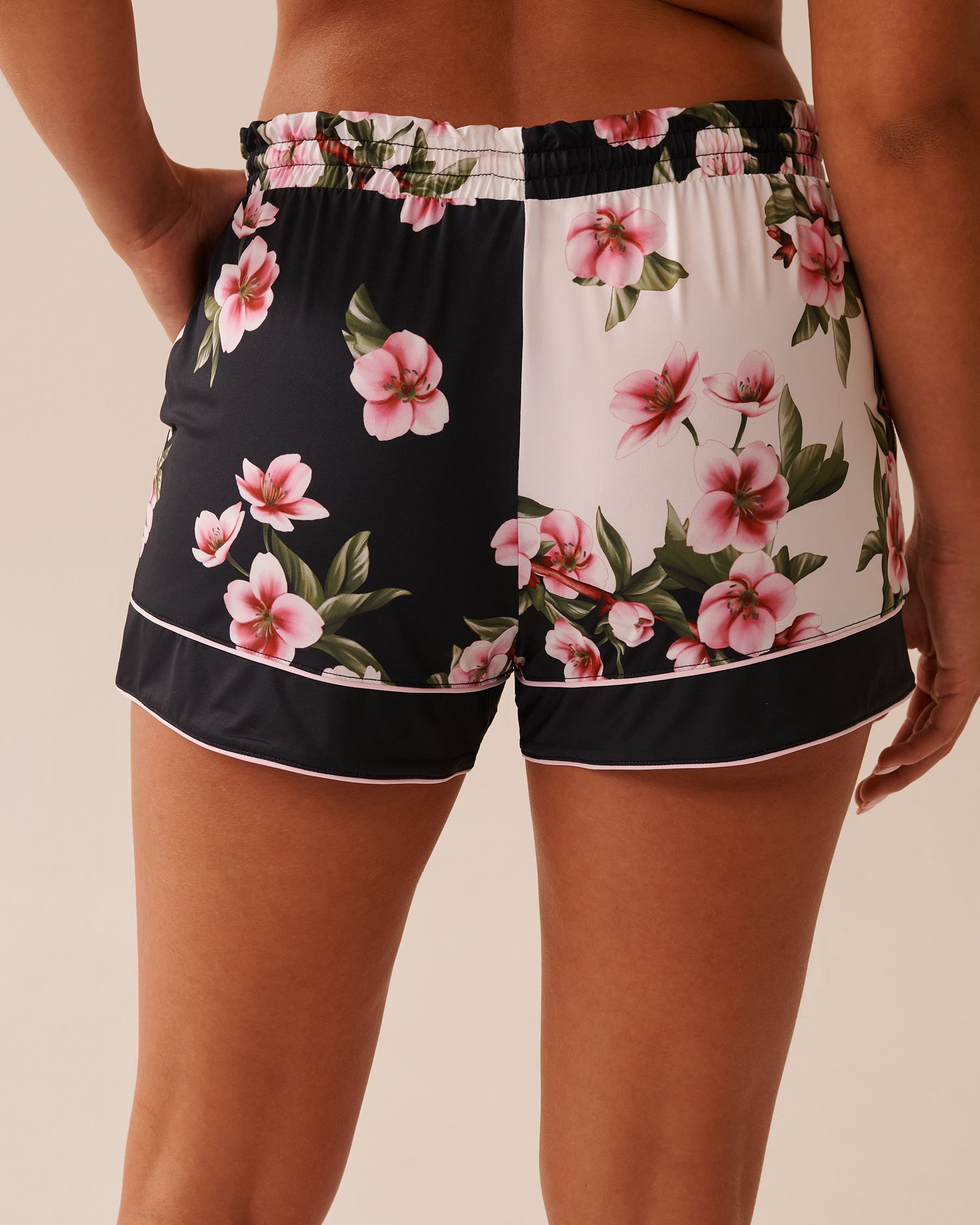 LA VIE EN ROSE Cherry Blossom Print Recycled Fibers Shorts Cherry Blossom 60200138 - View4