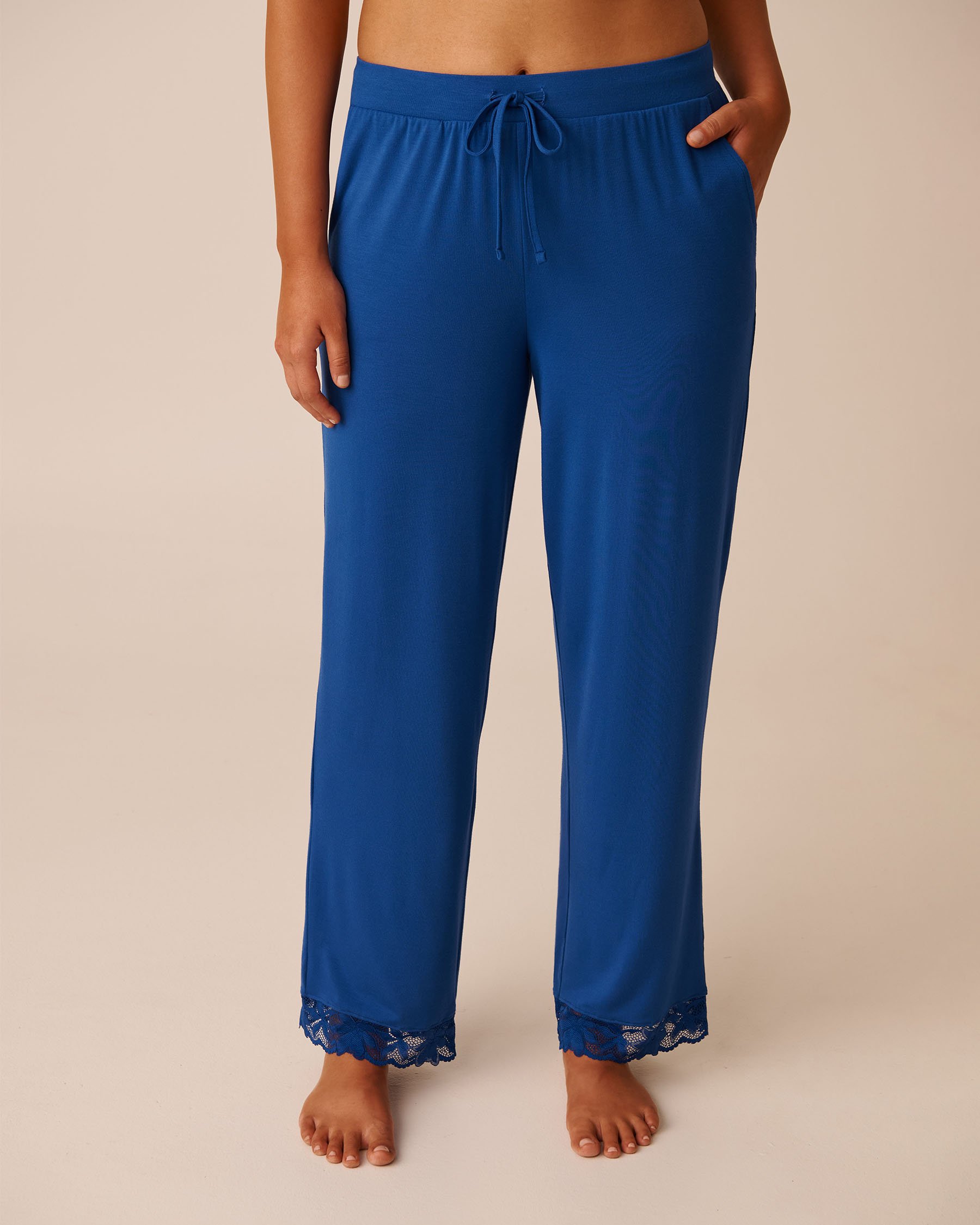 LA VIE EN ROSE Pantalon en modal avec détails en dentelle Bleu saphir 60200142 - View1