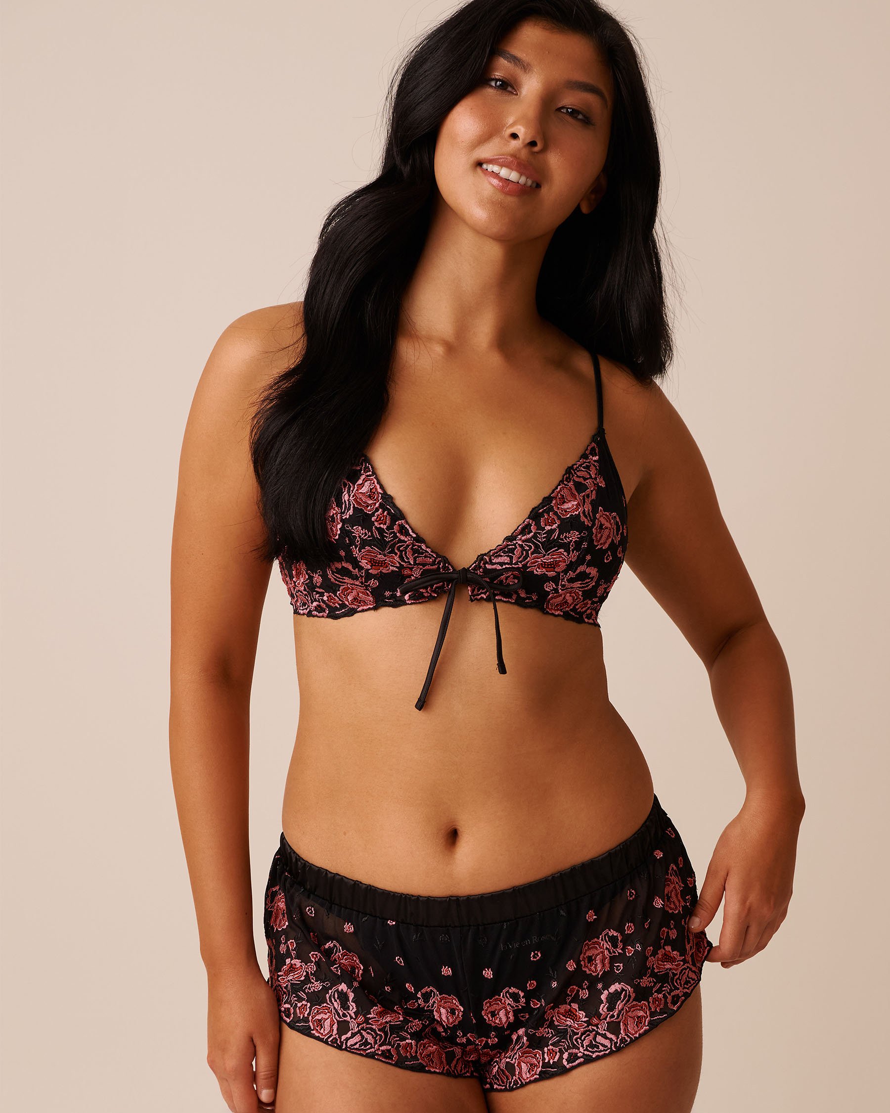 LA VIE EN ROSE Ensemble 2 pièces en résille brodée Floral noir et rose 60400057 - Voir1