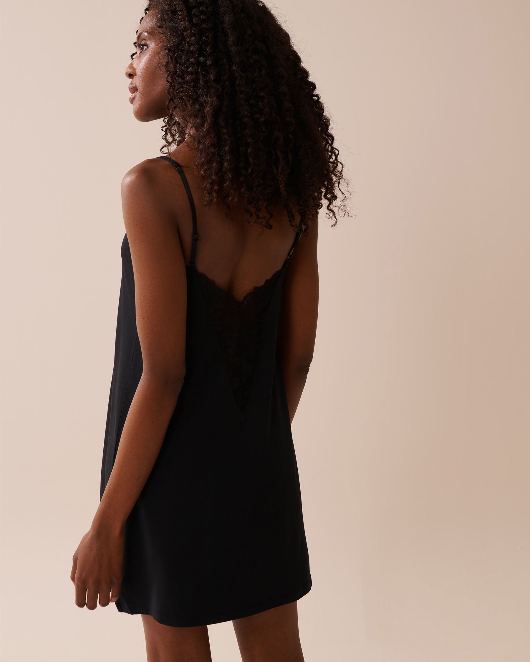 LA VIE EN ROSE Nuisette en modal avec détails en dentelle Noir 60500202 - Voir2