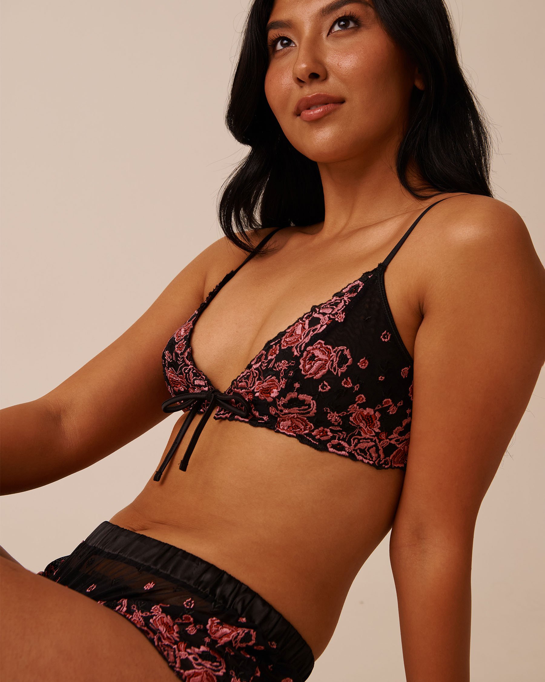 LA VIE EN ROSE Embroidered Mesh 2-piece Set Black & Pink Floral 60400057 - View3