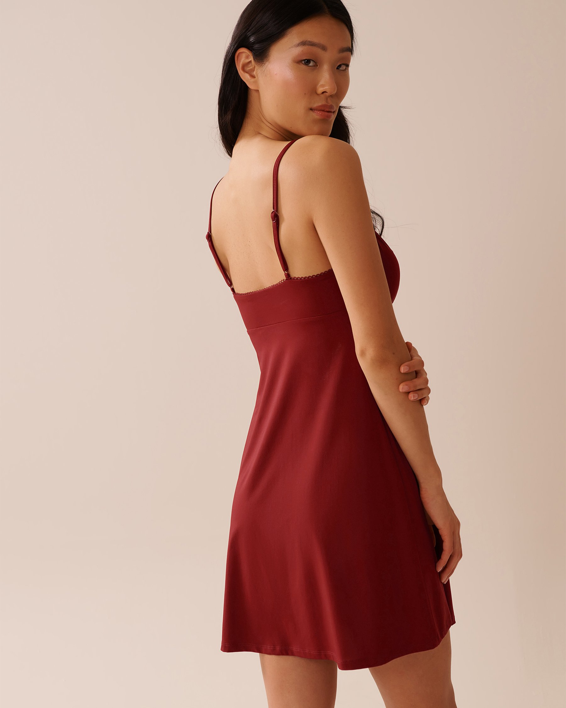 LA VIE EN ROSE Nuisette à bordures de dentelle en fibres recyclées Rouge baies 60500201 - View2