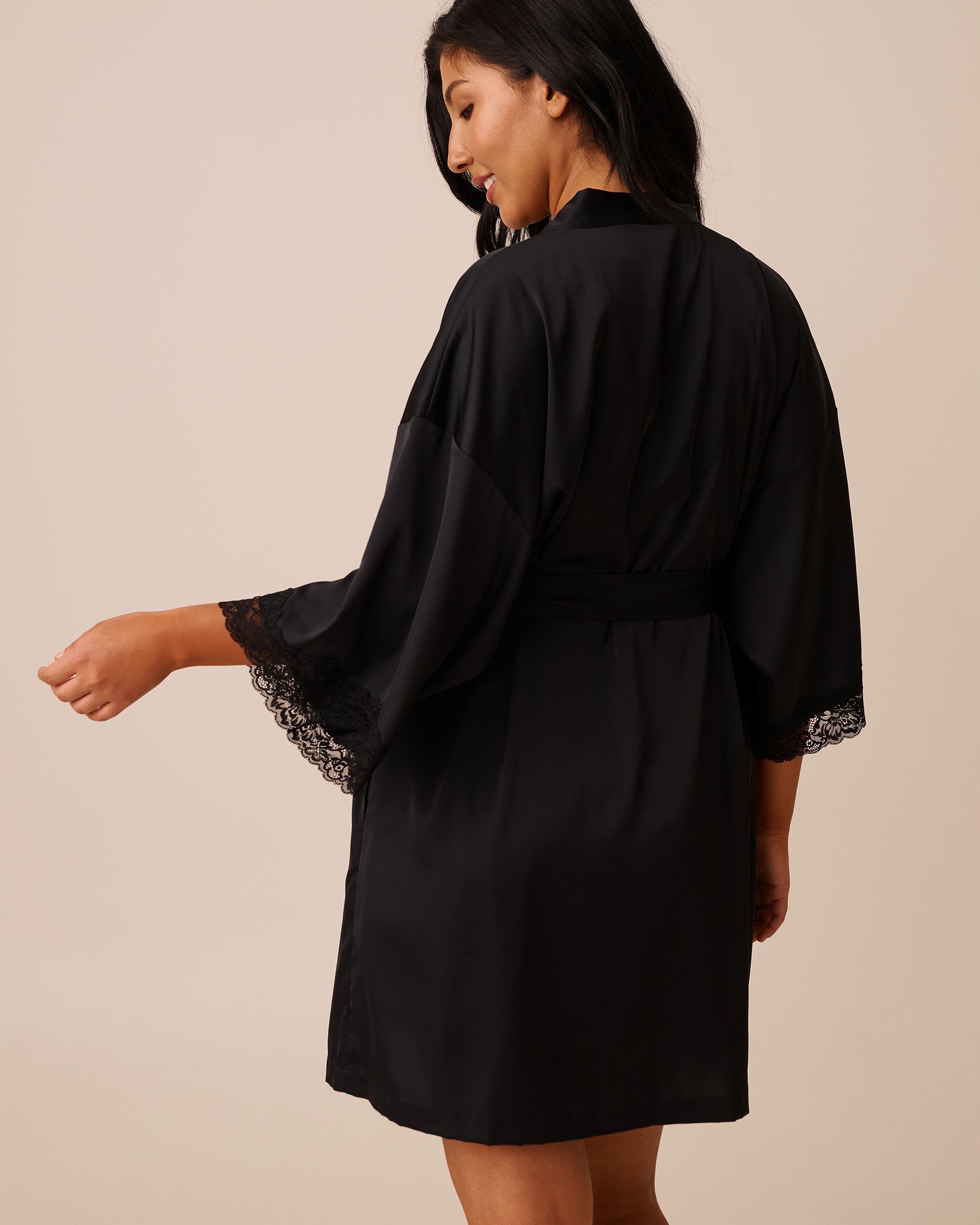 LA VIE EN ROSE Satin and Lace Trim Kimono Black 60600097 - View4