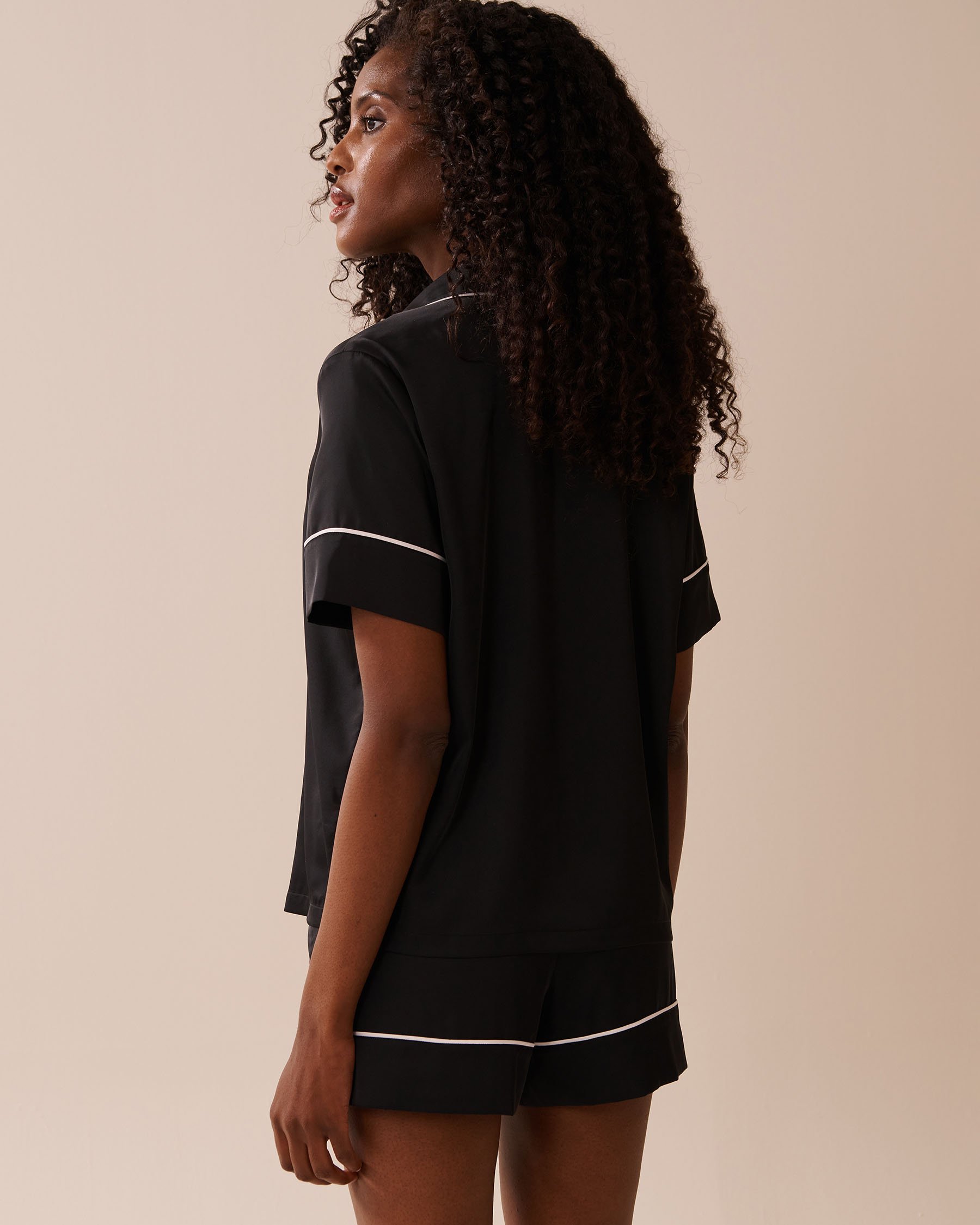 LA VIE EN ROSE Short Sleeve Satin Pajama Set Black 60400058 - View2