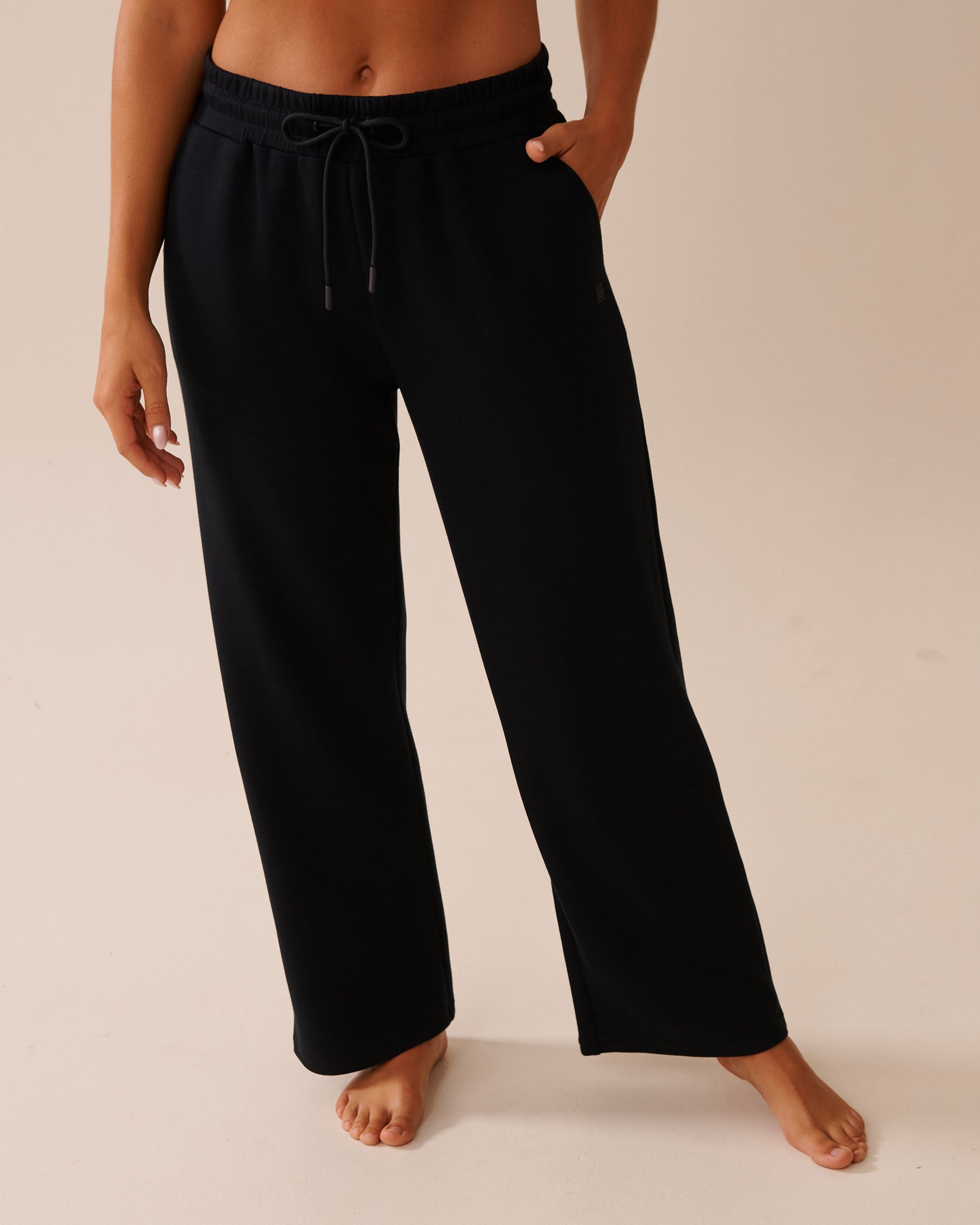 LA VIE EN ROSE Pantalon à jambe large Noir 50200101 - View1