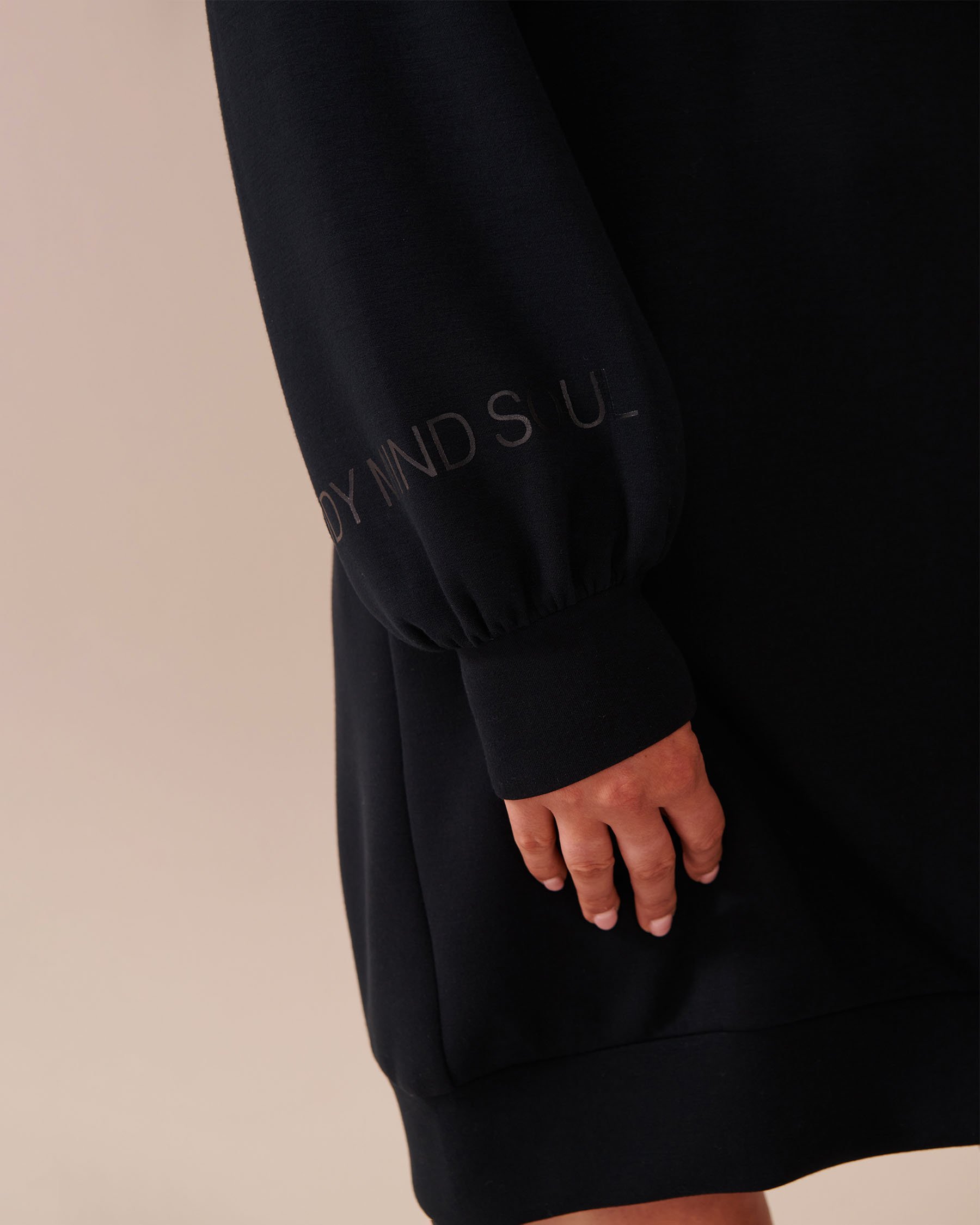 LA VIE EN ROSE Oversized Sweatshirt Dress Black 50400044 - View3