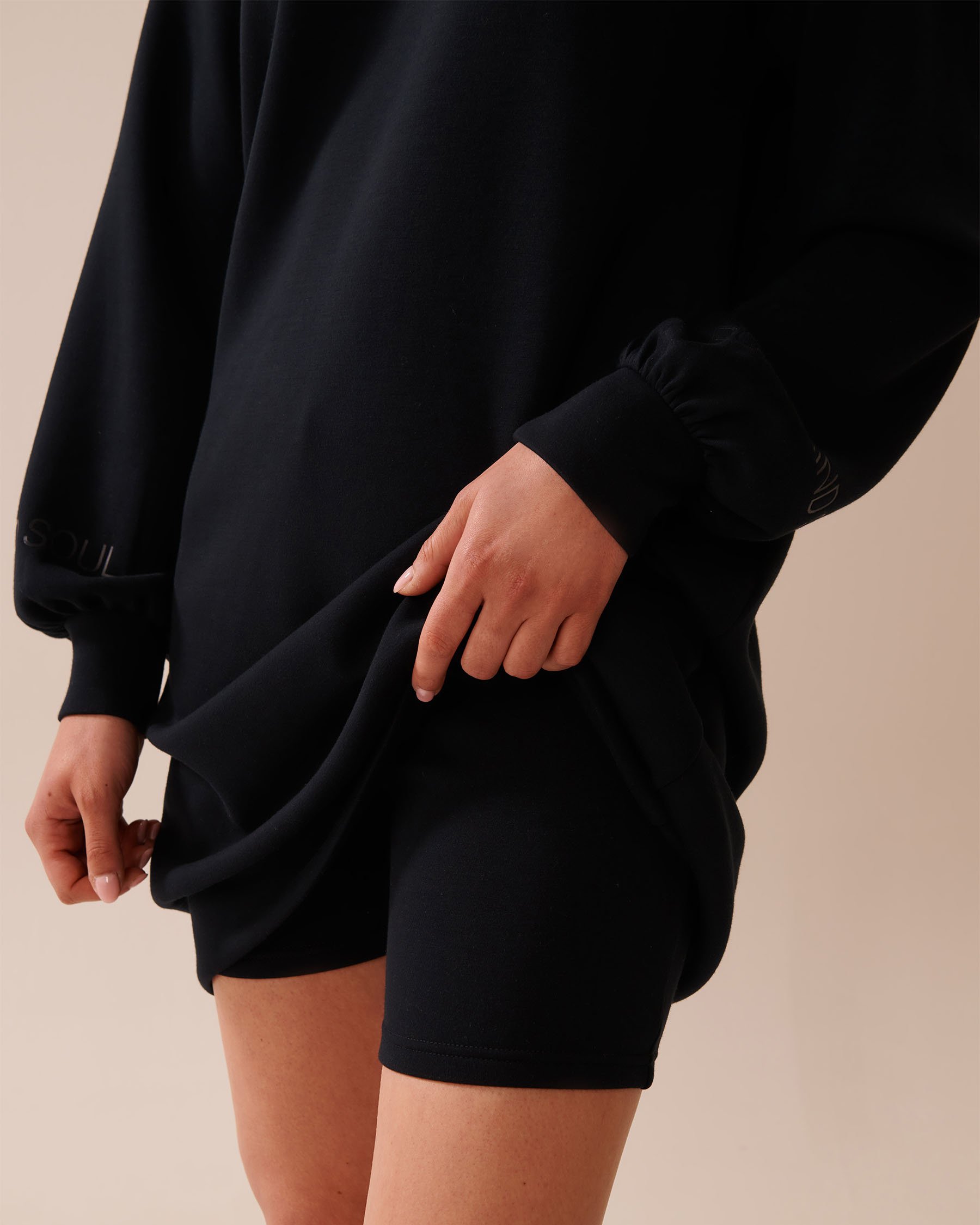 LA VIE EN ROSE Oversized Sweatshirt Dress Black 50400044 - View4