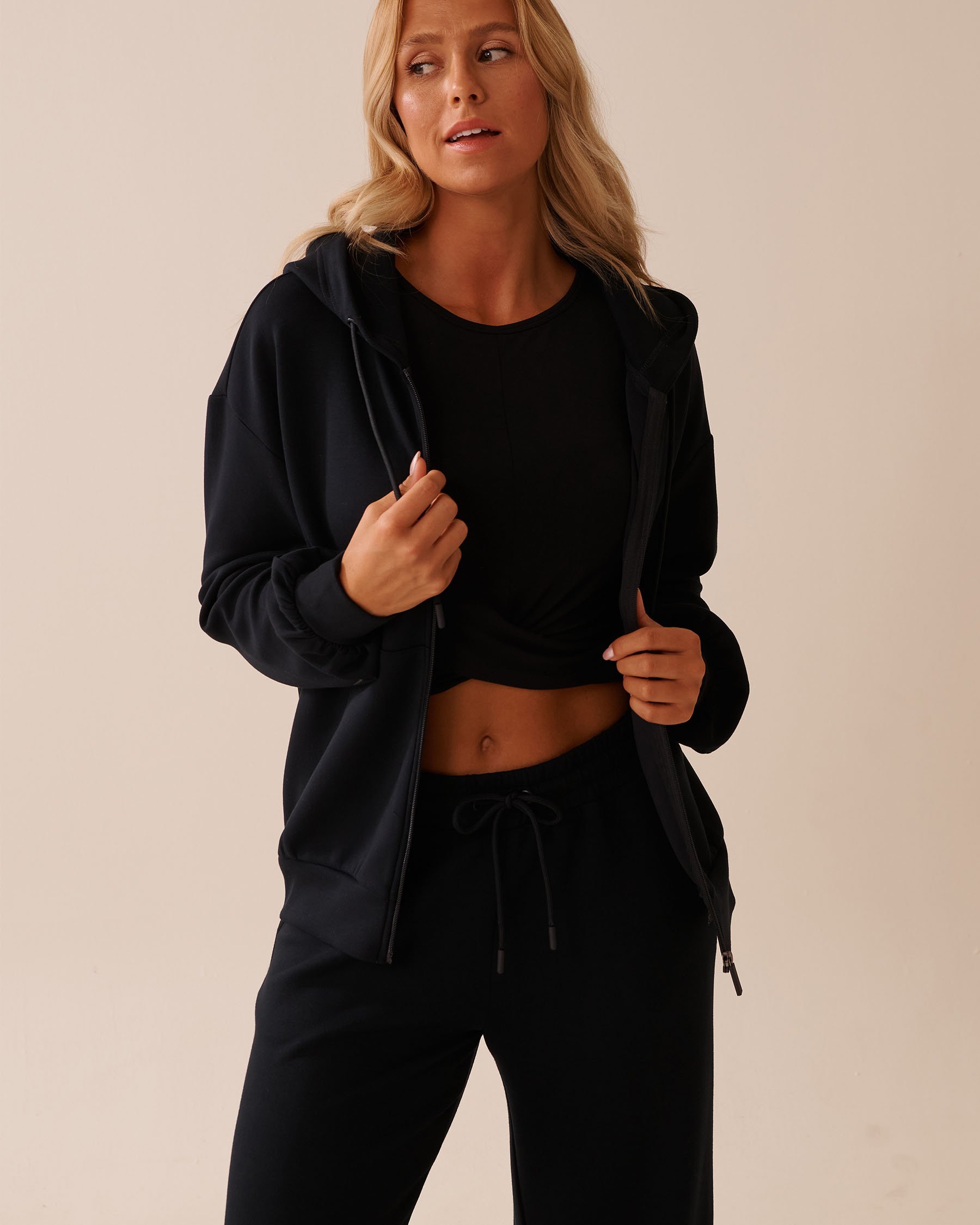 LA VIE EN ROSE Zip-up Hoodie Black 50100109 - View4