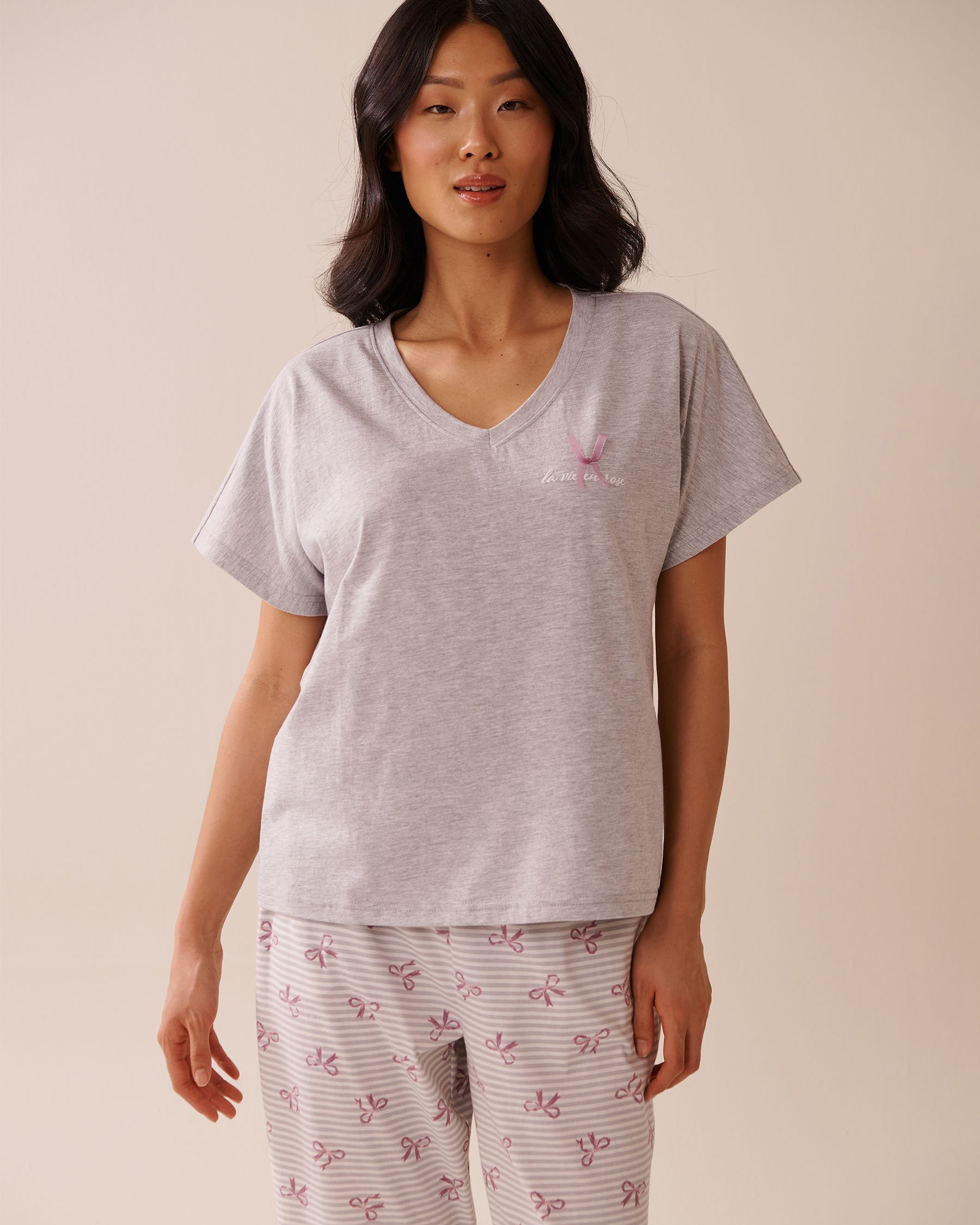 LA VIE EN ROSE T-shirt col en V en coton imprimé nœud Gris 40100768 - View1