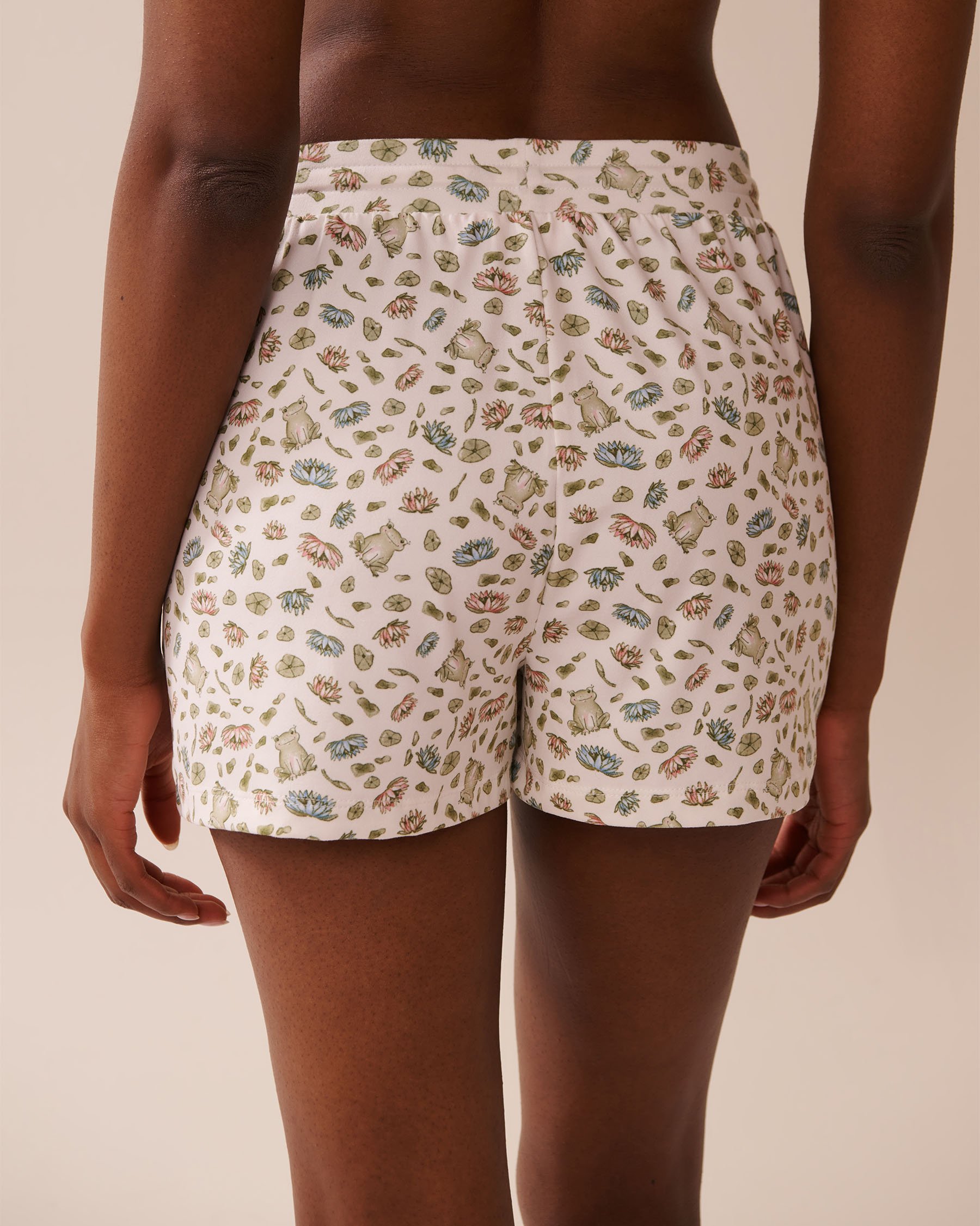 LA VIE EN ROSE Frog Print Super Soft Pajama Shorts White/Frogs 40200748 - View2