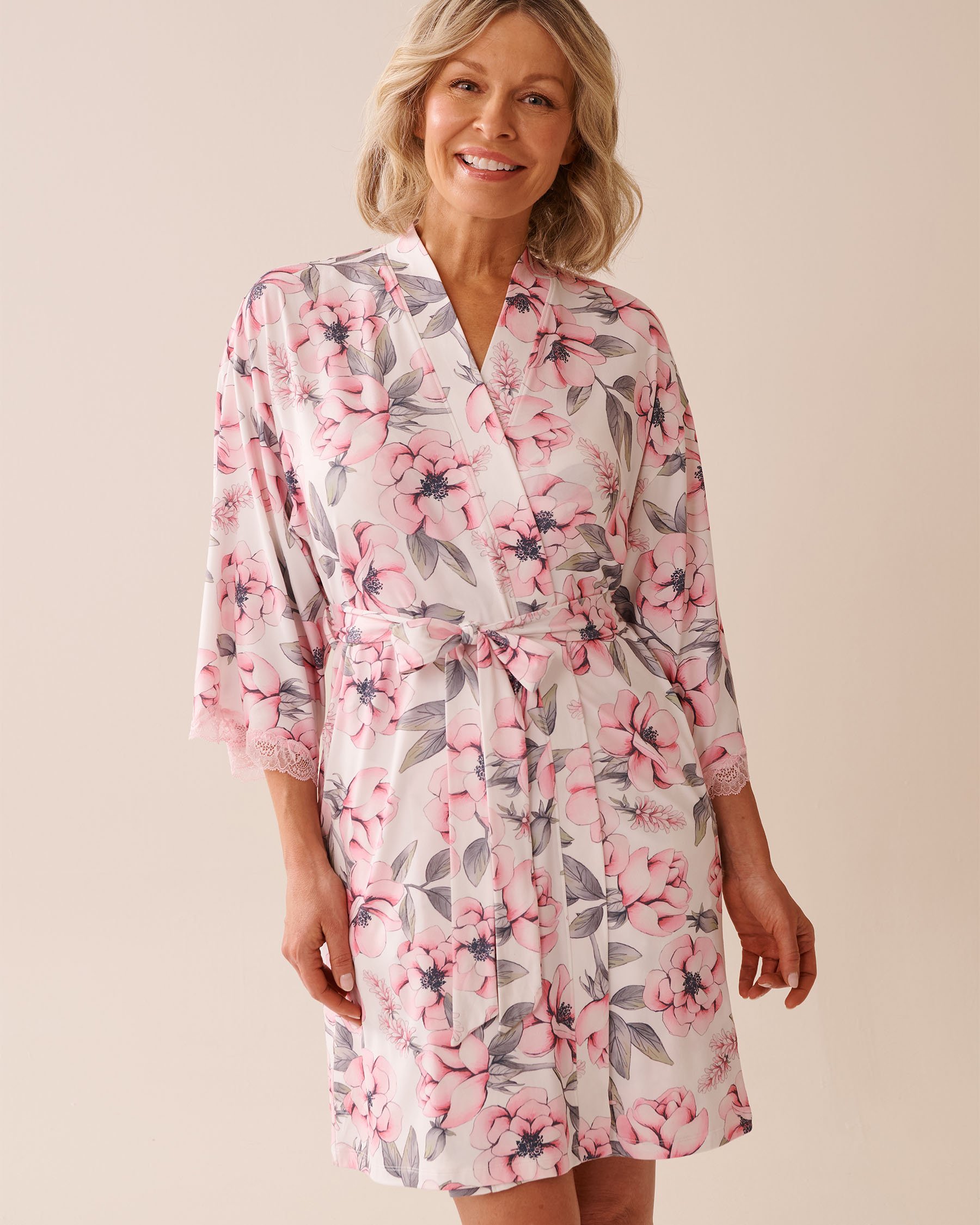 LA VIE EN ROSE Kimono ultra doux bordure de dentelle imprimé camélia Camélias roses 40600206 - View3