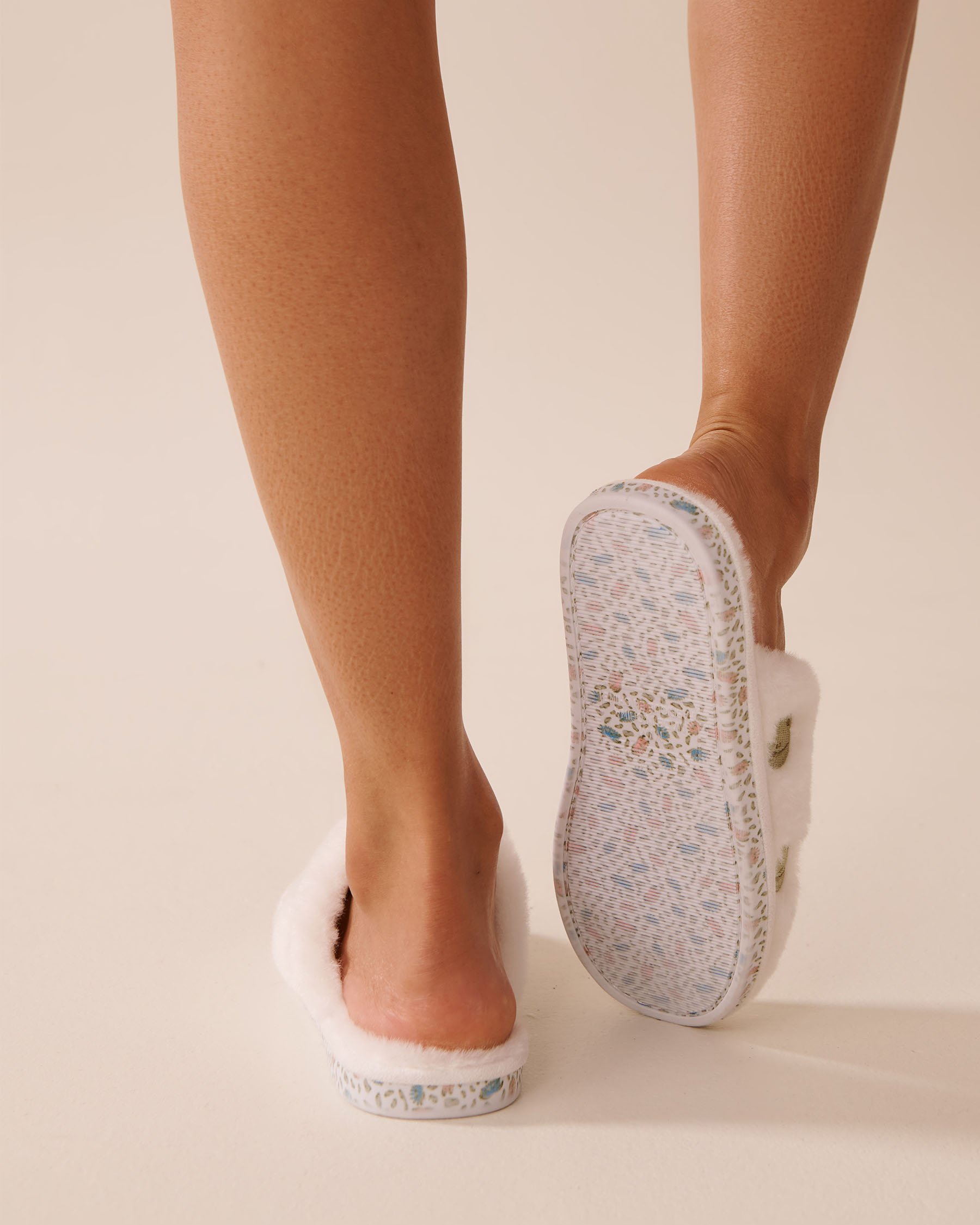 LA VIE EN ROSE Faux Wool Frog Slippers White 40700410 - View2