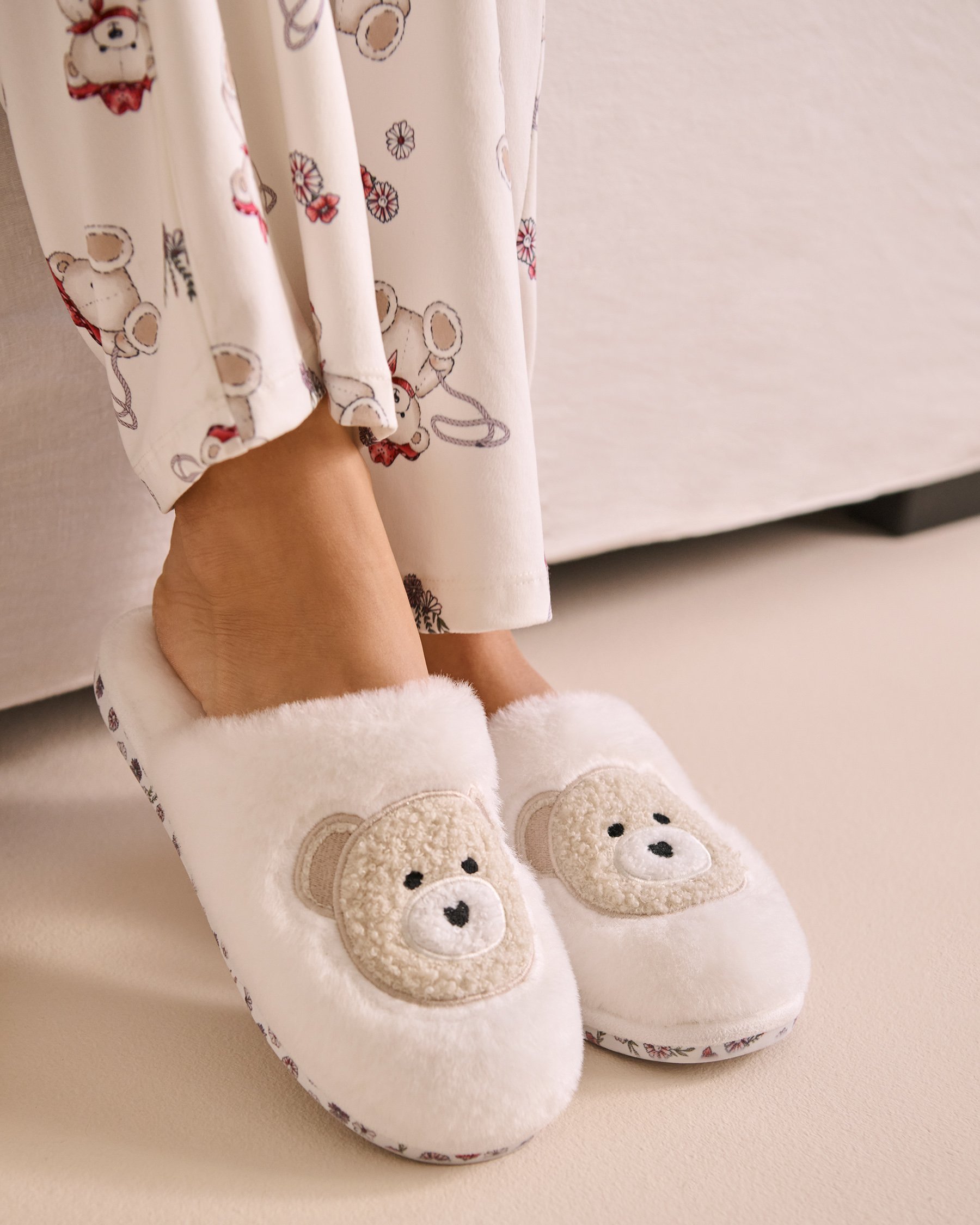 LA VIE EN ROSE Faux Wool Teddy Bear Slippers White/Teddy Bear 40700410 - View1