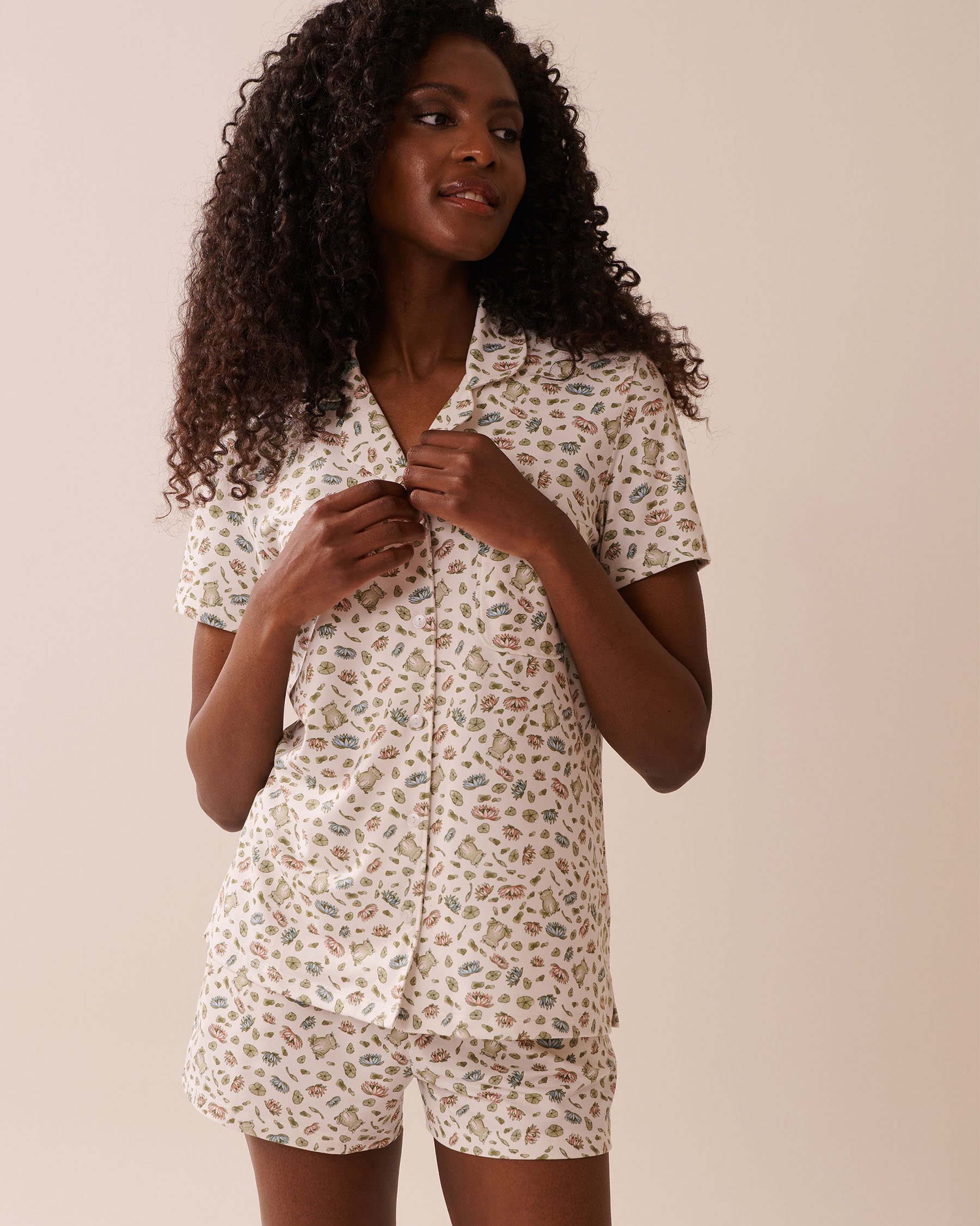 LA VIE EN ROSE Frog Print Super Soft Button-down Shirt White/Frogs 40100761 - View1