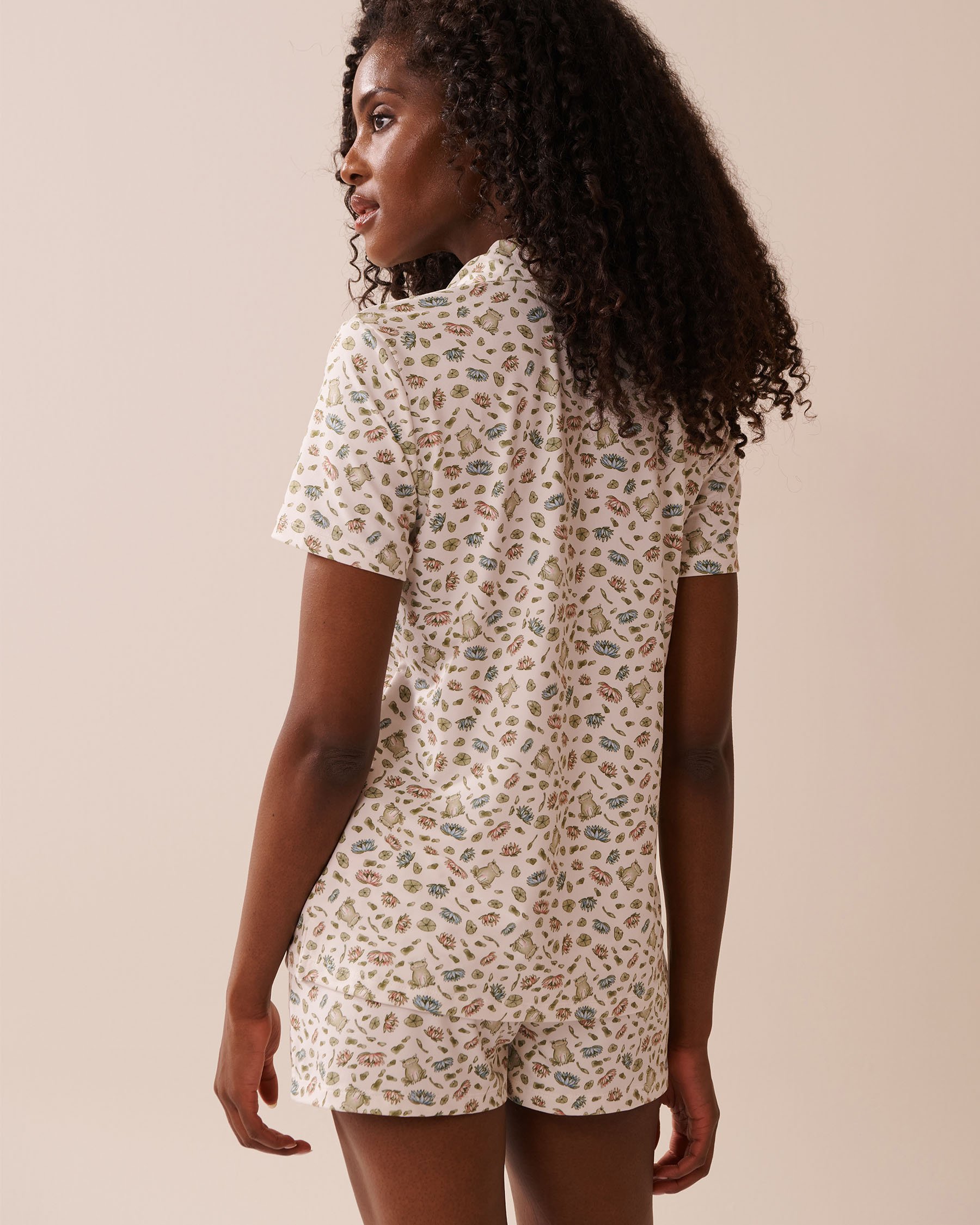 LA VIE EN ROSE Frog Print Super Soft Button-down Shirt White/Frogs 40100761 - View2