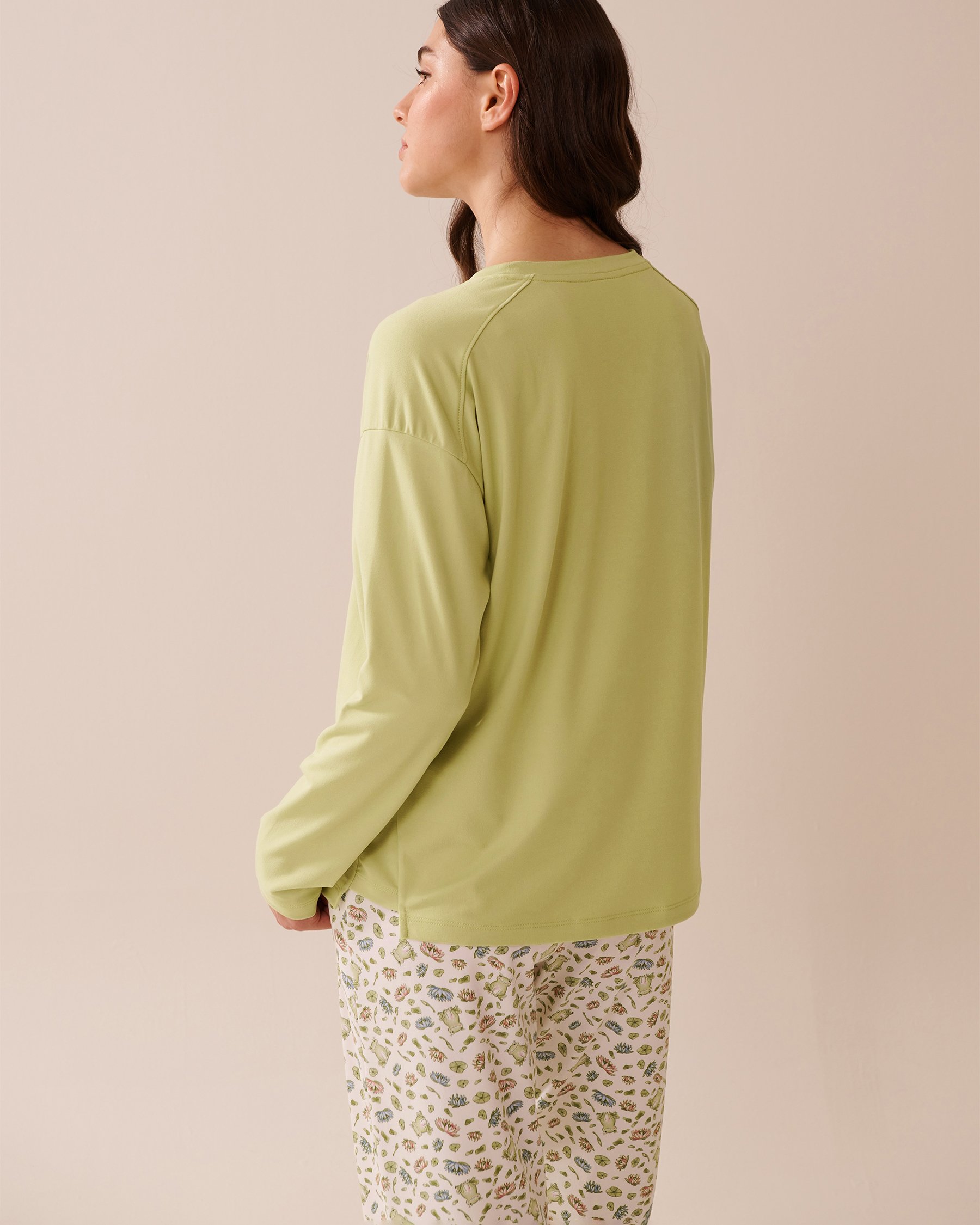 LA VIE EN ROSE Frog Print Super Soft Long Sleeve Shirt Honeydew Green 40100762 - View2