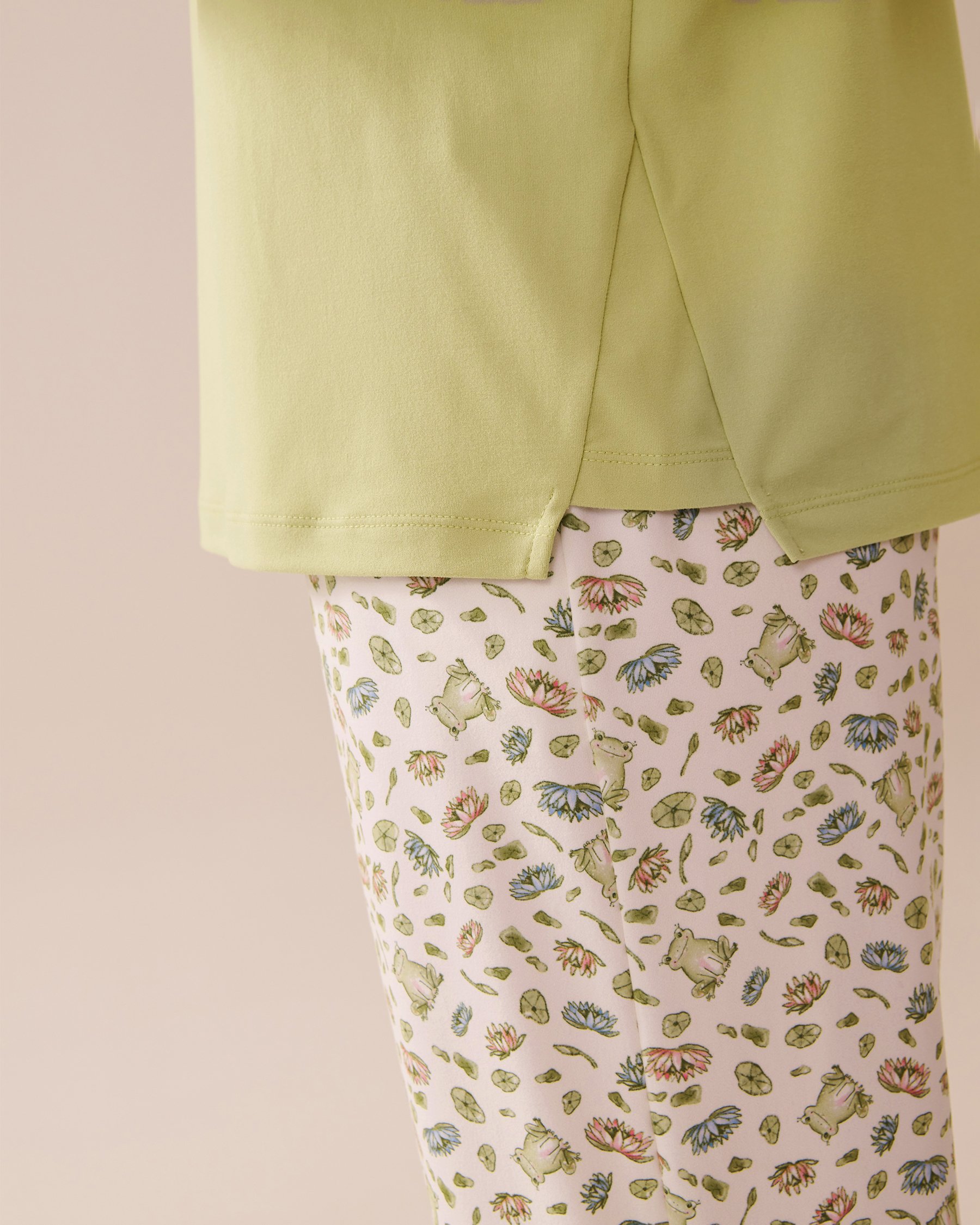 LA VIE EN ROSE Frog Print Super Soft Long Sleeve Shirt Honeydew Green 40100762 - View4