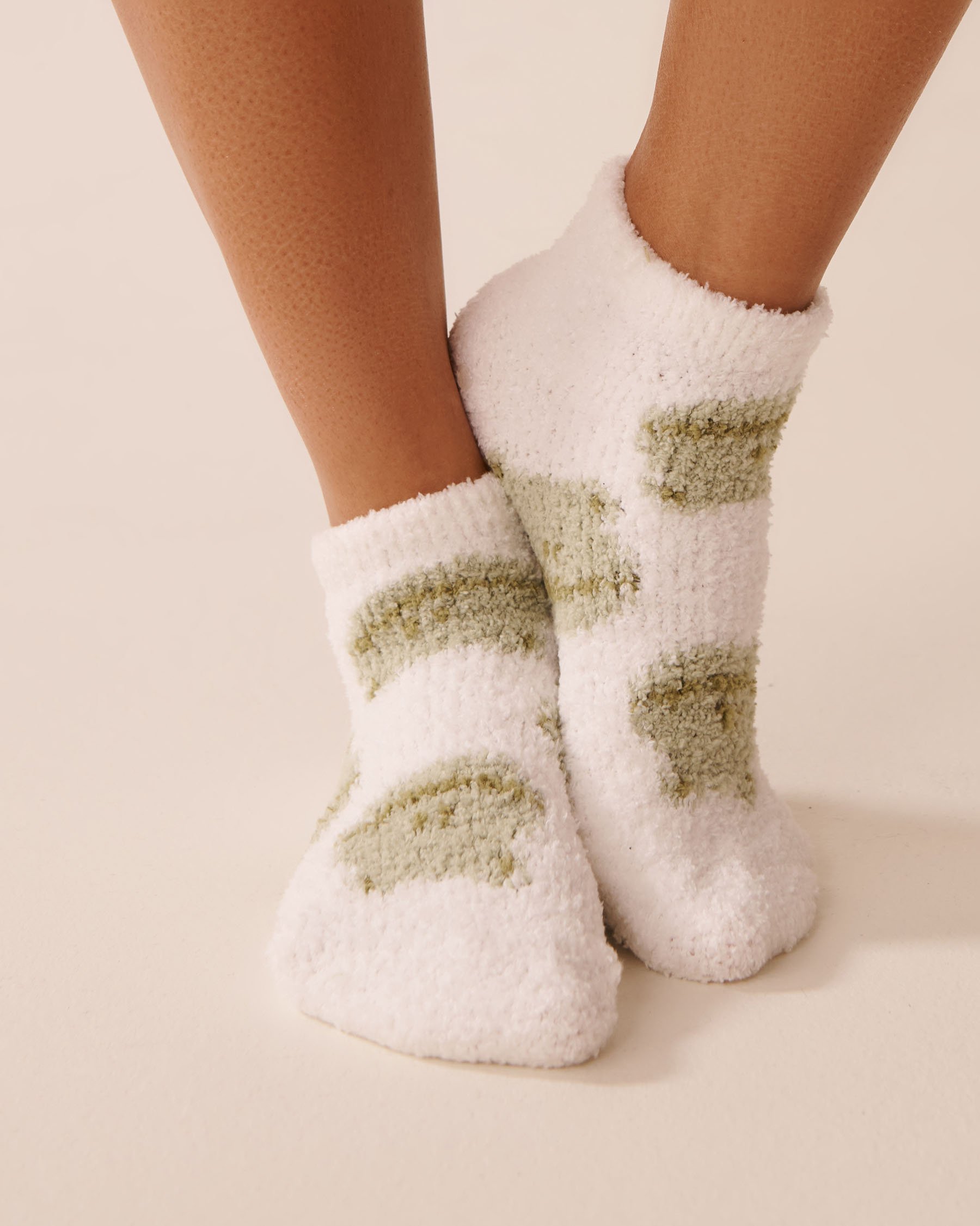 LA VIE EN ROSE Plush Frog Socks White/Frogs 40700412 - View1