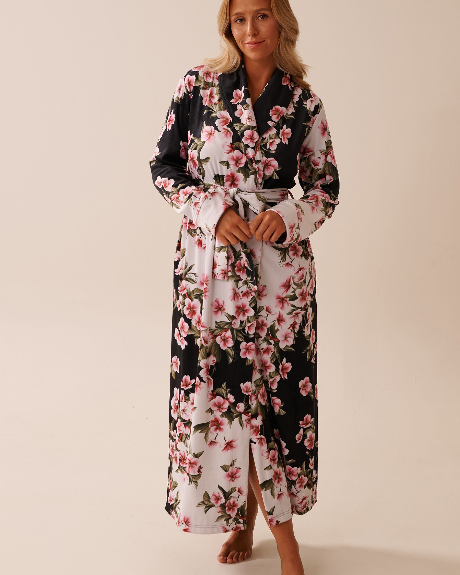 LA VIE EN ROSE Velvety Softness Long Robe Cherry Blossom 40600207 - View1