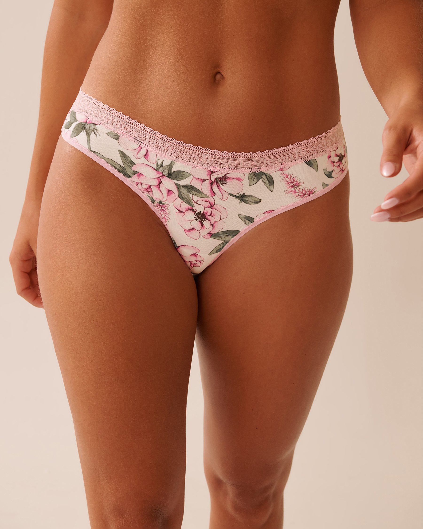 LA VIE EN ROSE Culotte tanga ultra douce bordure de dentelle Camélias roses 20100626 - Voir1