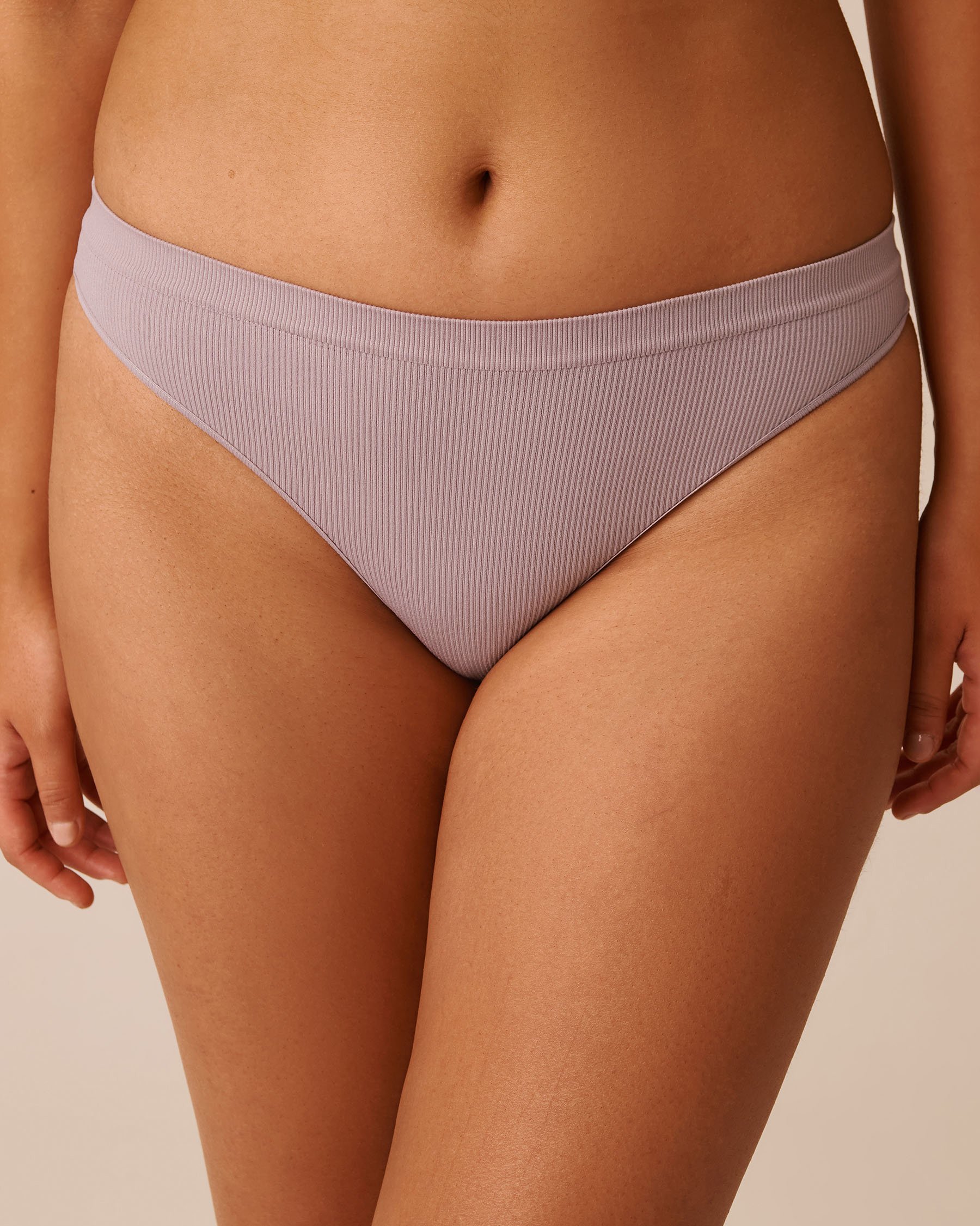 LA VIE EN ROSE Seamless Fabric Ribbed Thong Panty Pinkish Grey 20200666 - View1
