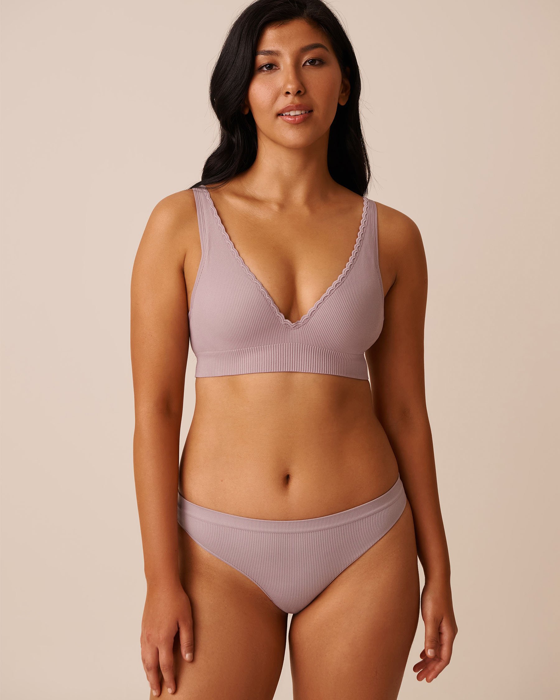 LA VIE EN ROSE Seamless Fabric Ribbed Thong Panty Pinkish Grey 20200666 - View3