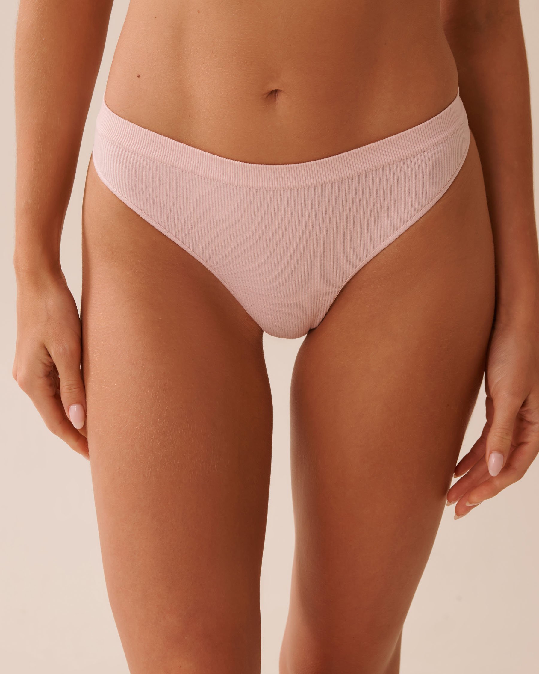 LA VIE EN ROSE Seamless Fabric Ribbed Thong Panty Lotus Pink 20200666 - View2