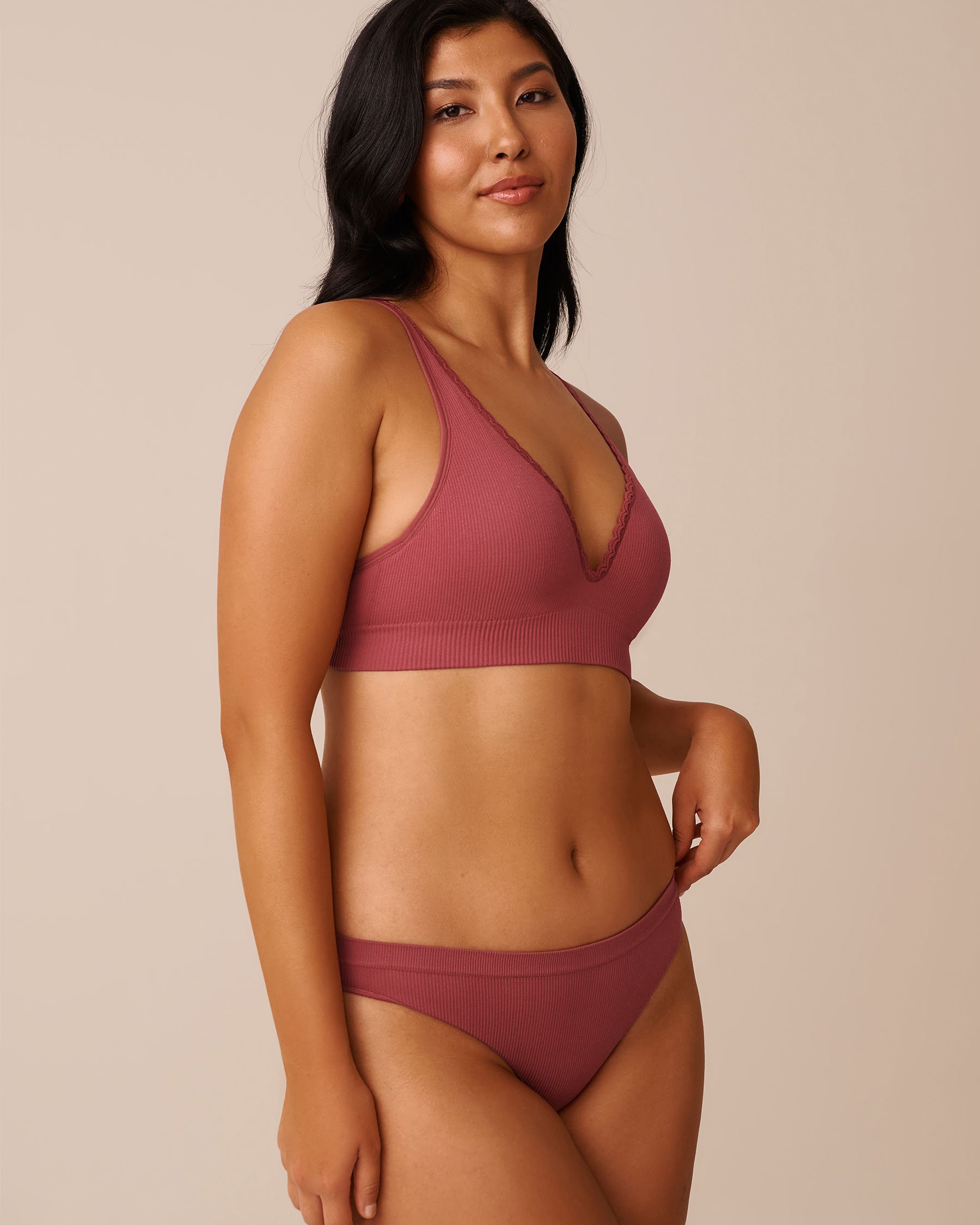 LA VIE EN ROSE Seamless Fabric Ribbed Thong Panty Raspberry Red 20200666 - View1