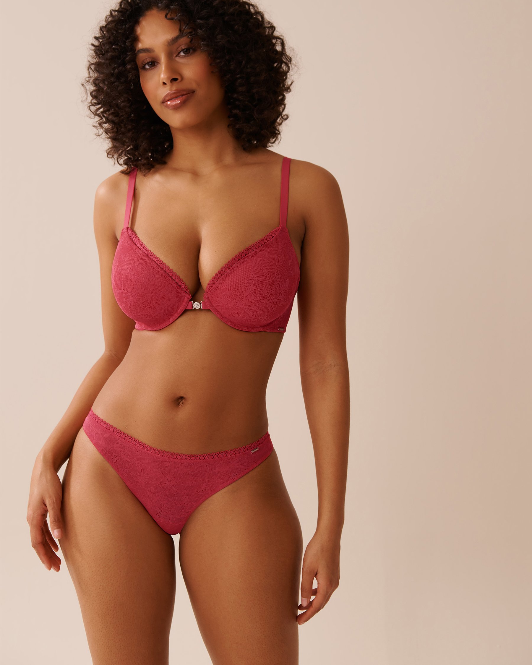 LA VIE EN ROSE Lace Thong Panty Raspberry Pink 20300415 - View3