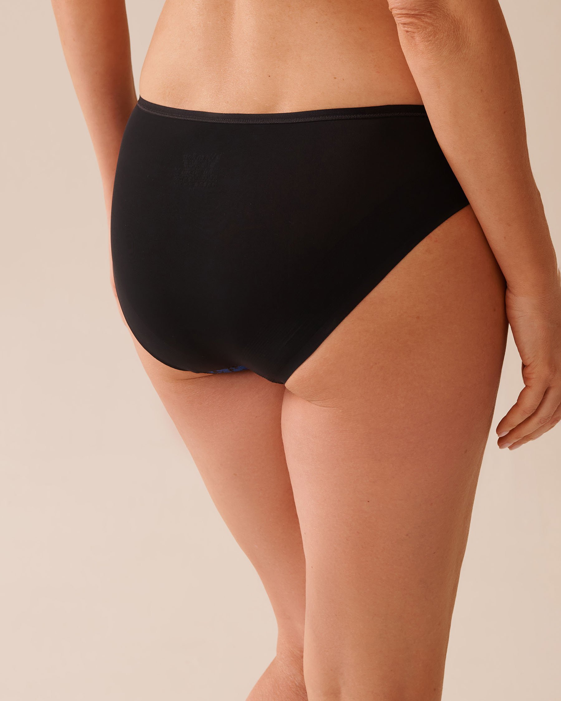 LA VIE EN ROSE Microfiber and Lace Sleek Back Bikini Panty Black/Blue Flowers 20300420 - View2