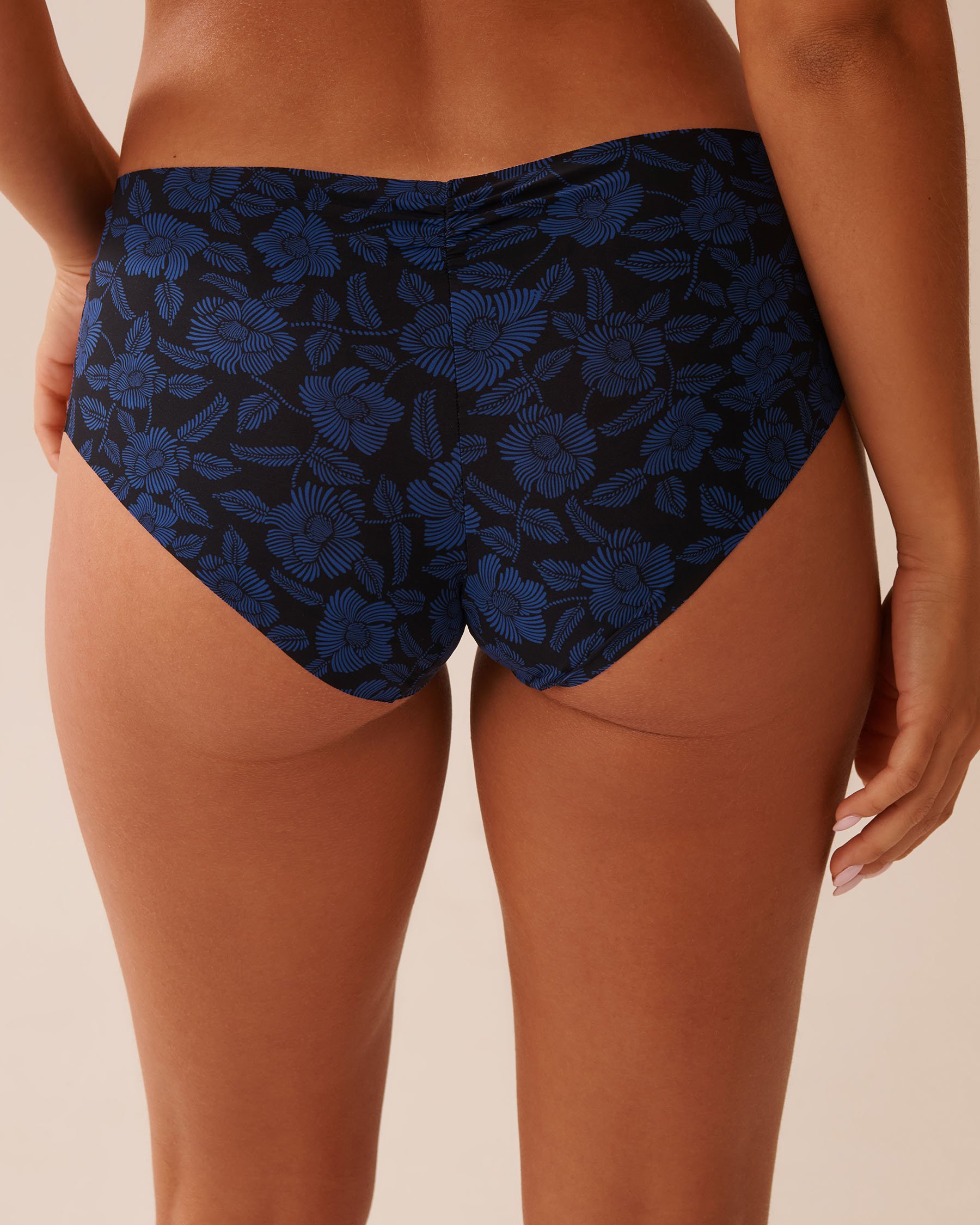 LA VIE EN ROSE Microfiber Invisible Hiphugger Panty Black & Blue Flowers 20200658 - View2