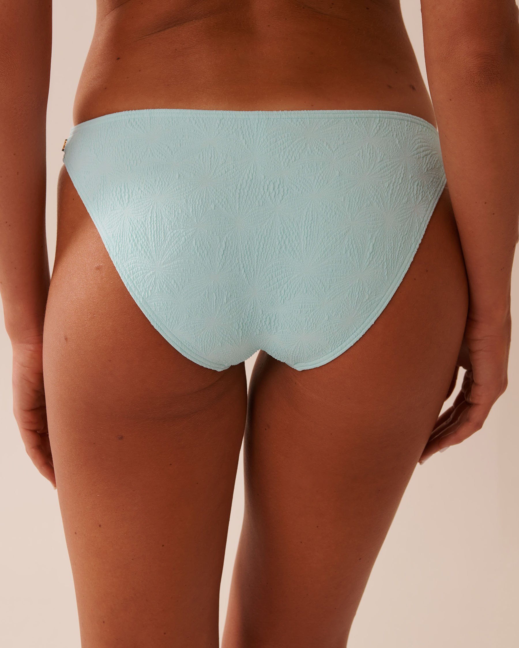 LA VIE EN ROSE AQUA Bas de bikini brésilien taille basse texturé BABY BLUE Bleu pastel 70300759 - Voir5