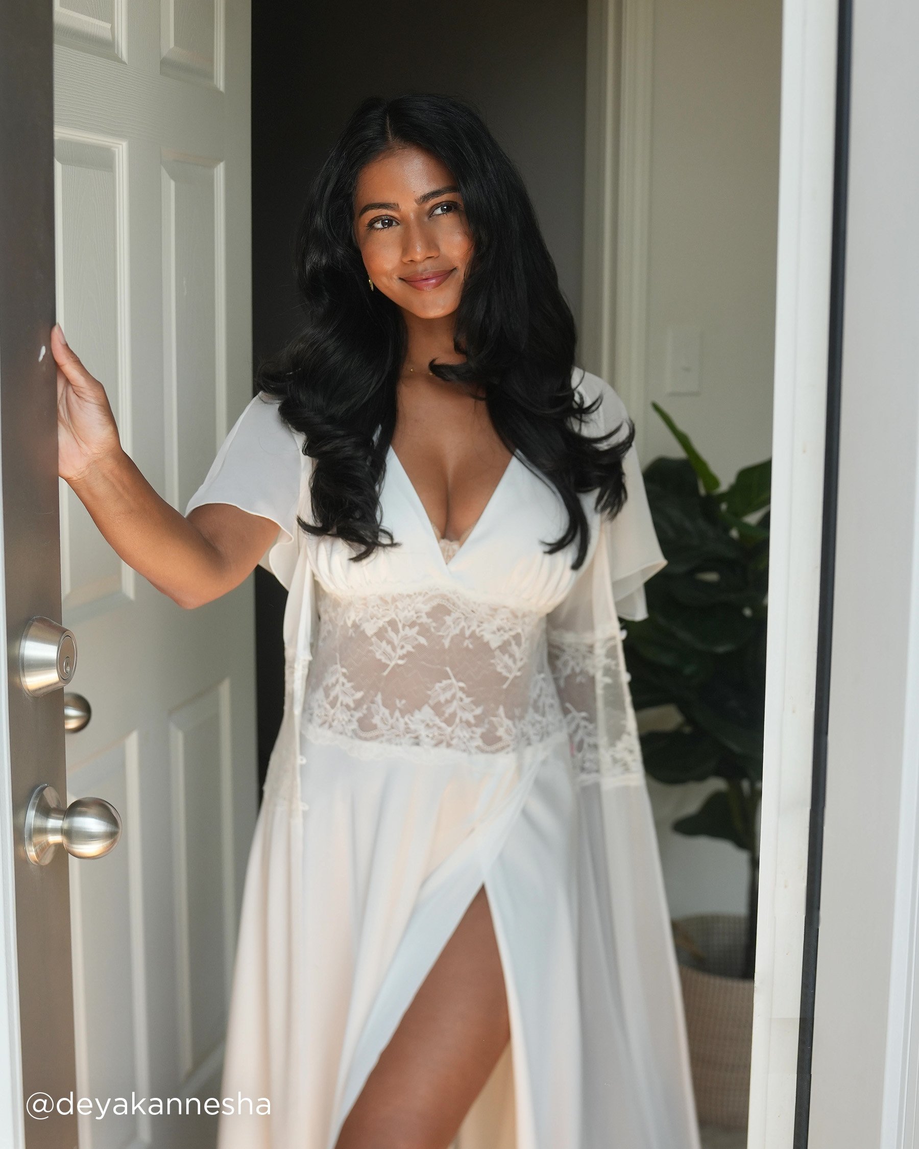 LA VIE EN ROSE Chiffon and Lace Open Front Nightie White 60500180 - View11