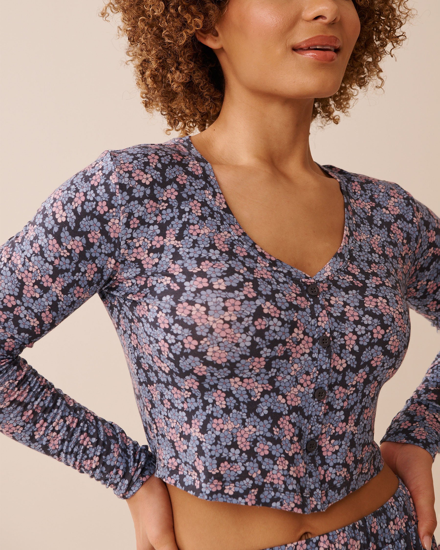 LA VIE EN ROSE Ditsy Floral Print Soft Jersey Long Sleeve Crop Top Mauve Floral 60100157 - View3