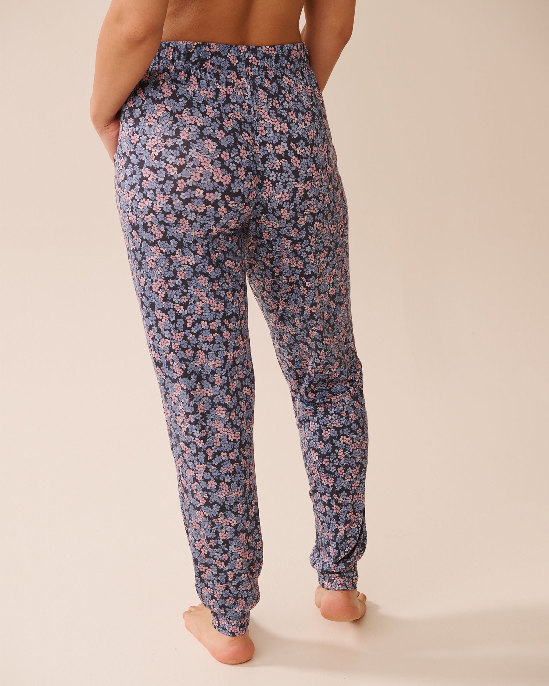 LA VIE EN ROSE Pantalon de pyjama jogger en jersey doux imprimé à fleurs Fleurs mauves 60200153 - View2