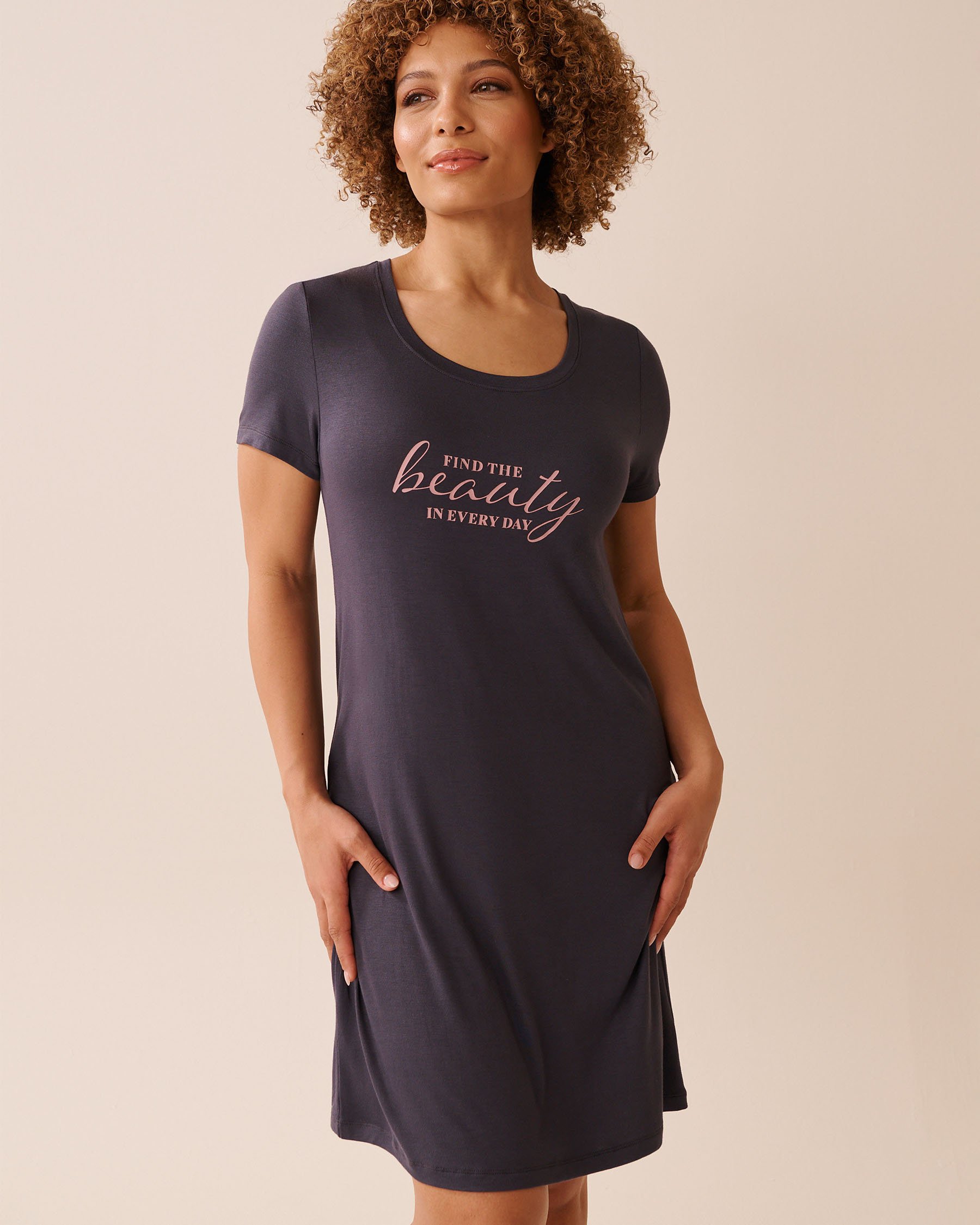 LA VIE EN ROSE Chemise de nuit manches courtes en jersey doux Anthracite 60500209 - Voir1