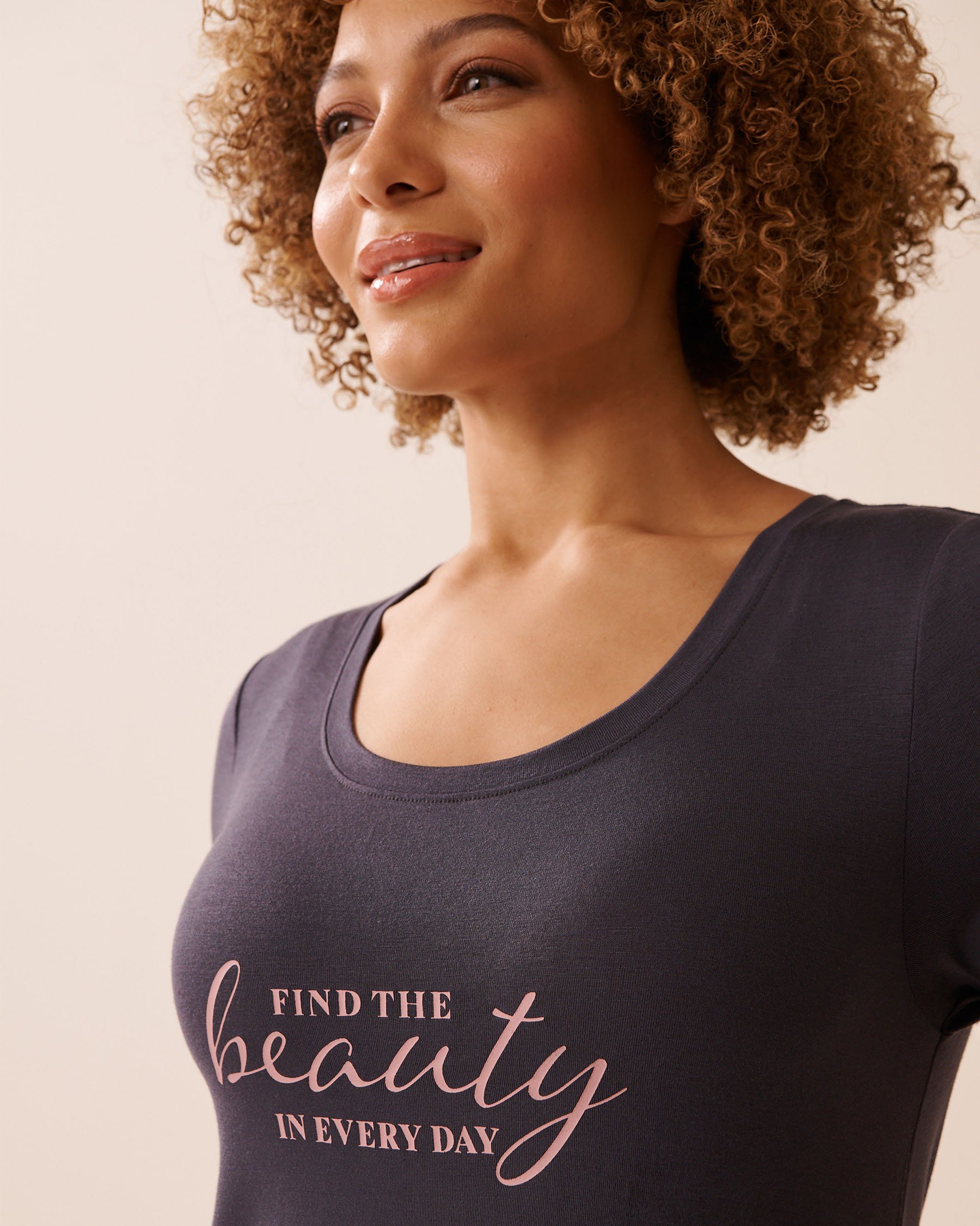LA VIE EN ROSE Chemise de nuit manches courtes en jersey doux Anthracite 60500209 - Voir3
