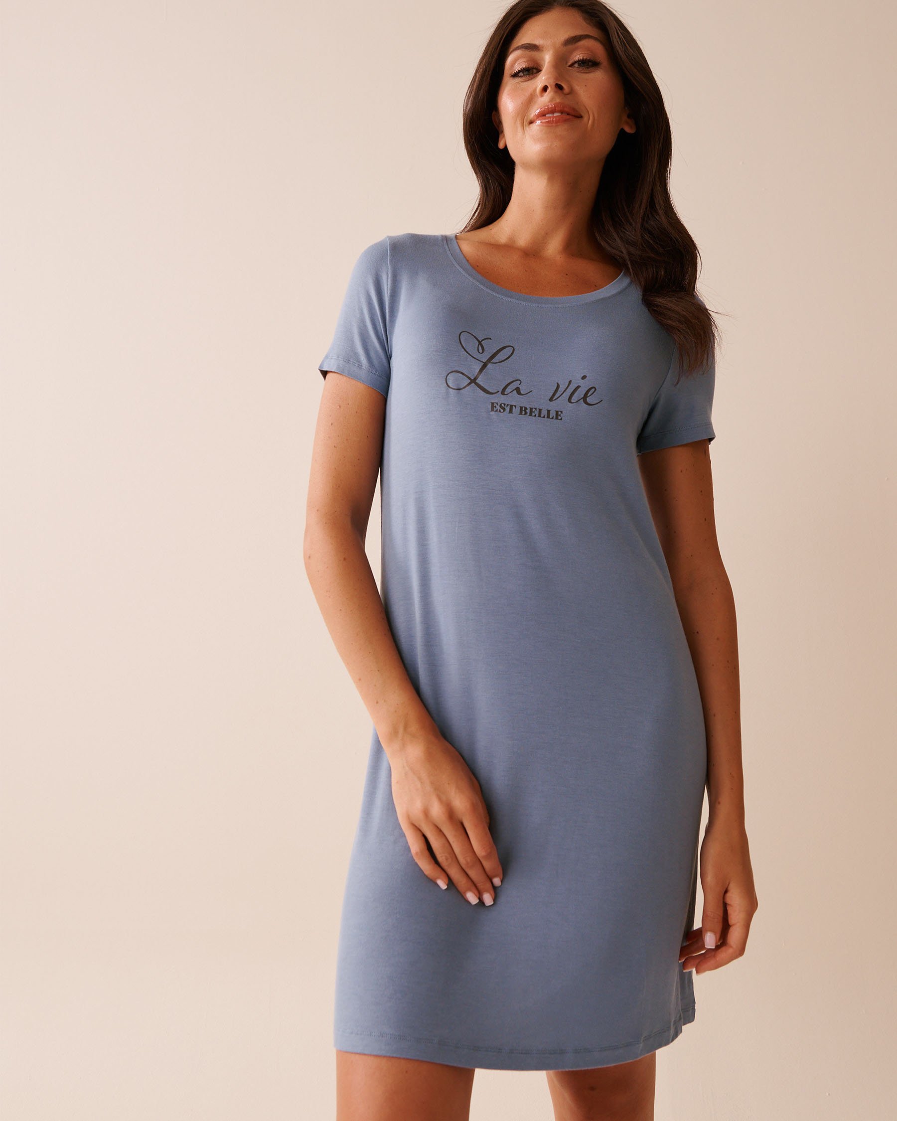 LA VIE EN ROSE Chemise de nuit manches courtes en jersey doux Bleu nuageux 60500209 - Voir1