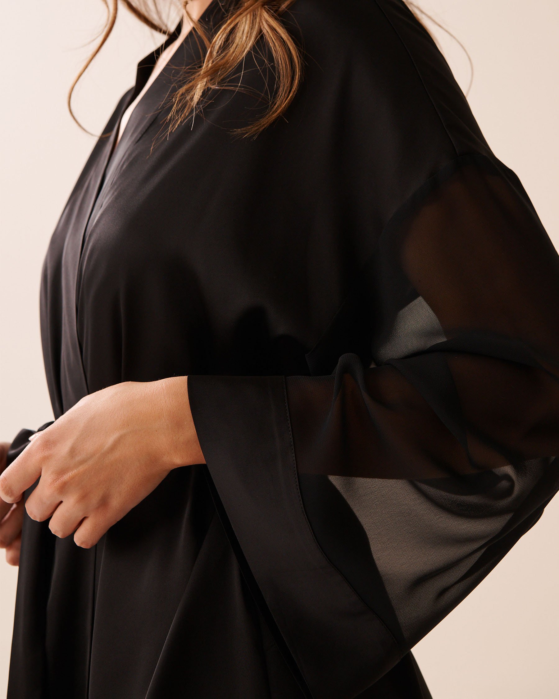 LA VIE EN ROSE Kimono en satin et chiffon Noir 60600105 - Voir3