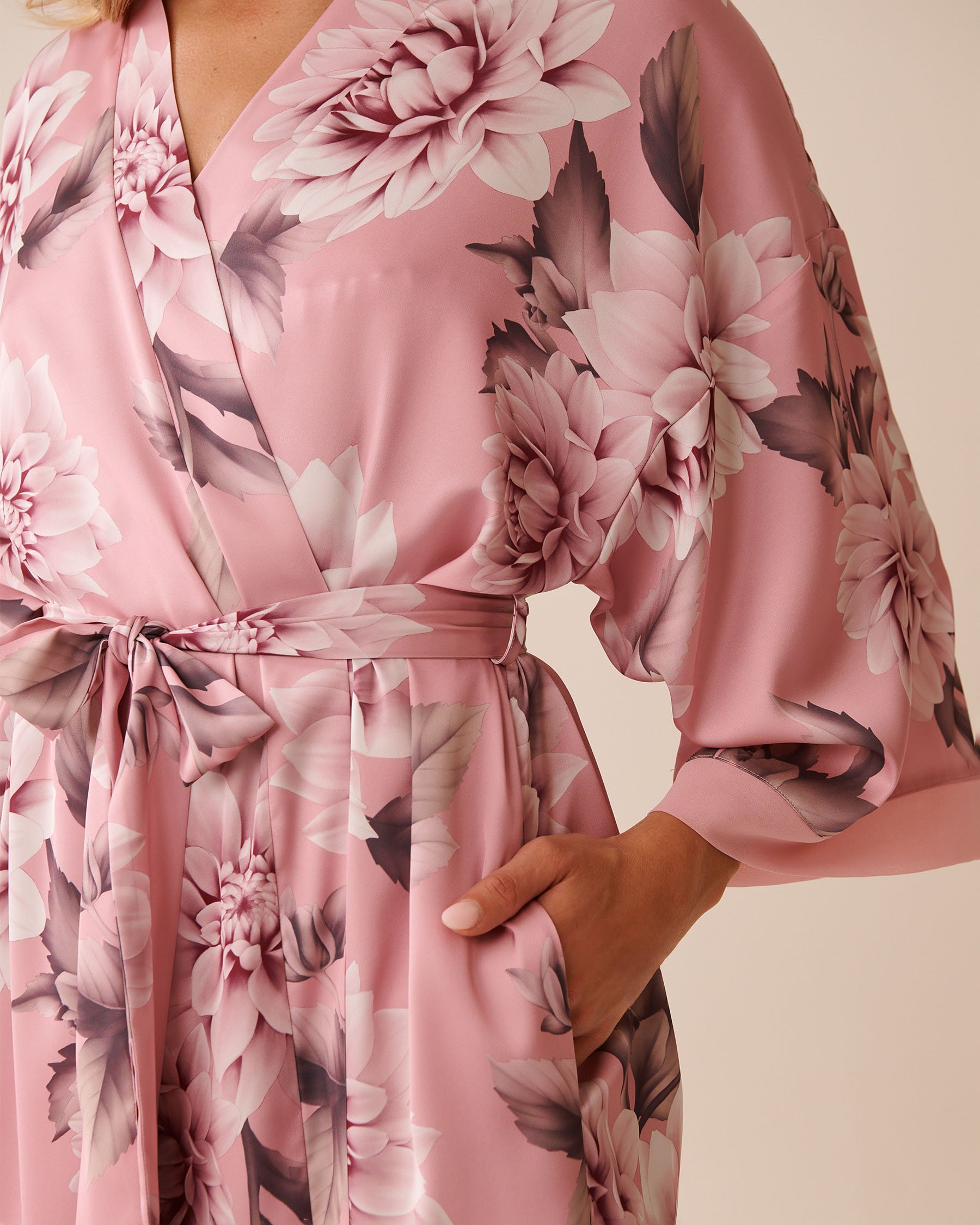 LA VIE EN ROSE Dahlia Print Satin and Chiffon Kimono Pink Dahlias 60600101 - View7