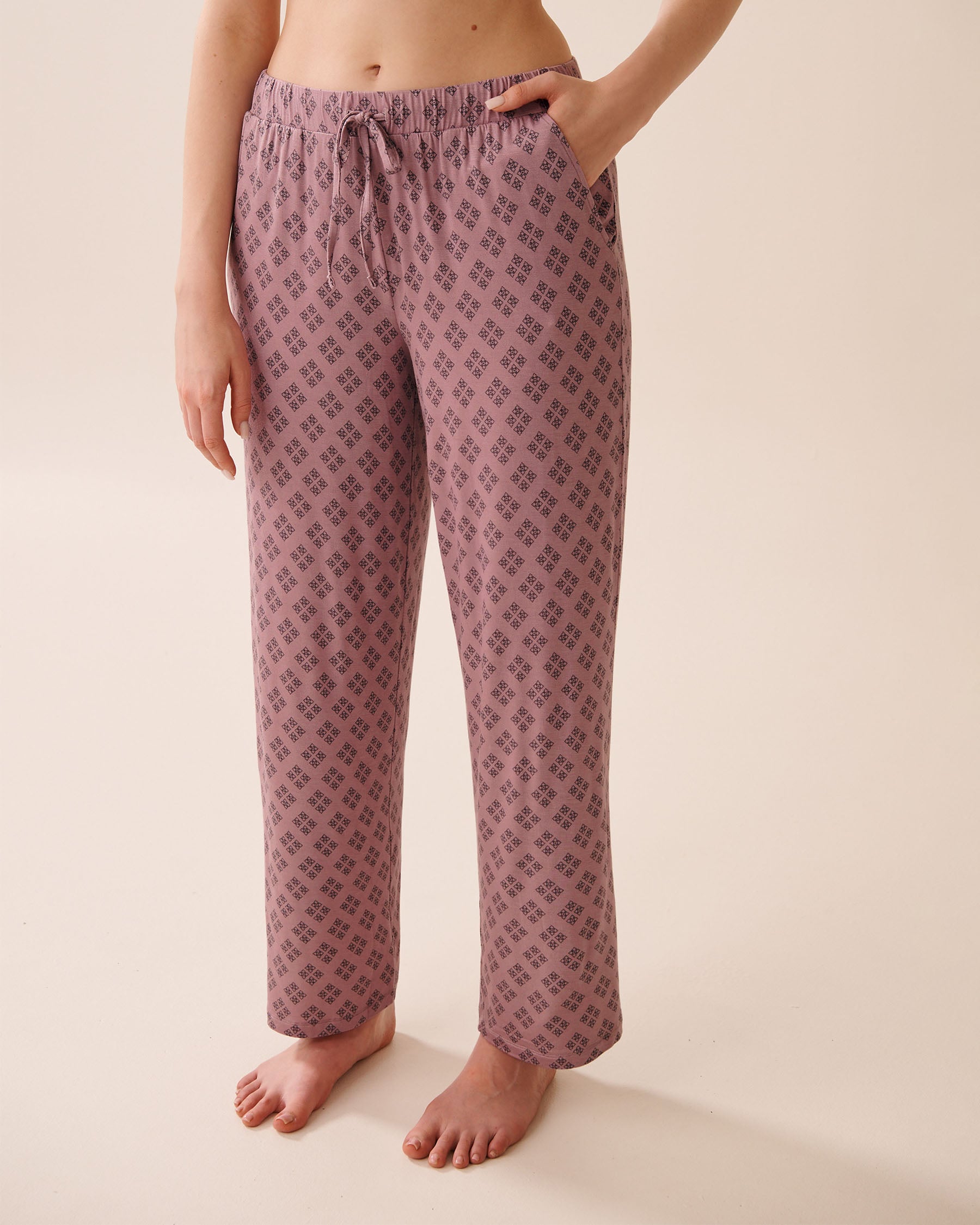 LA VIE EN ROSE Pantalon de pyjama en jersey doux imprimé géométrique Mauve rosé géométrique 60200152 - Voir1