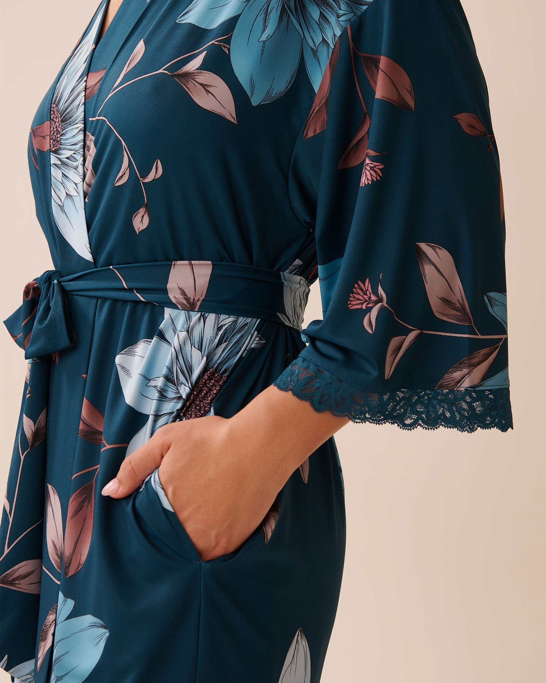 LA VIE EN ROSE Recycled Fibers Chrysanthemum Print Lace Trim Kimono Blue Chrysanthemum 60600104 - View5