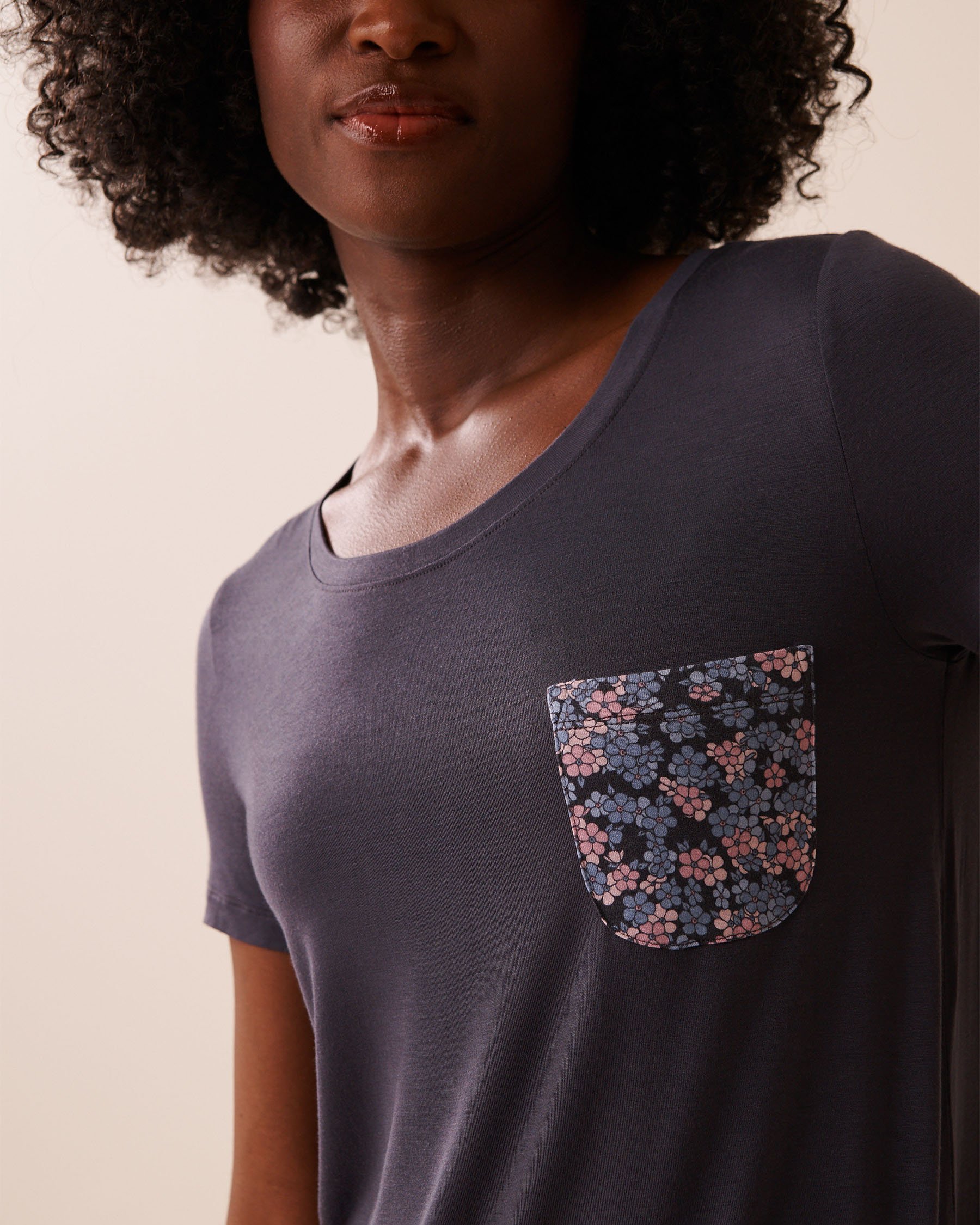 LA VIE EN ROSE Soft Jersey Crew Neck T-shirt Anthracite 60100159 - View3